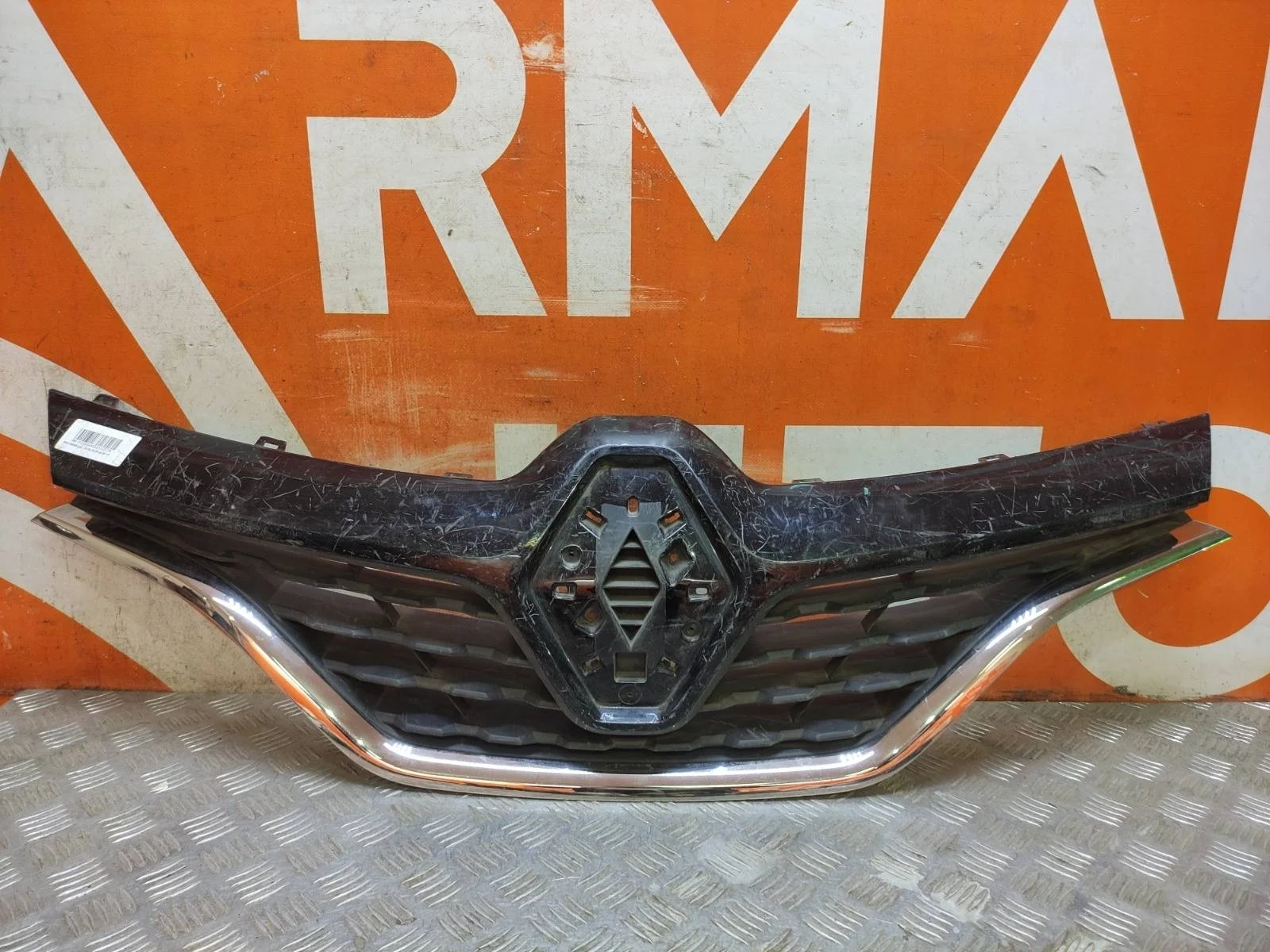 Решетка радиатора RENAULT Kaptur 2016-2020