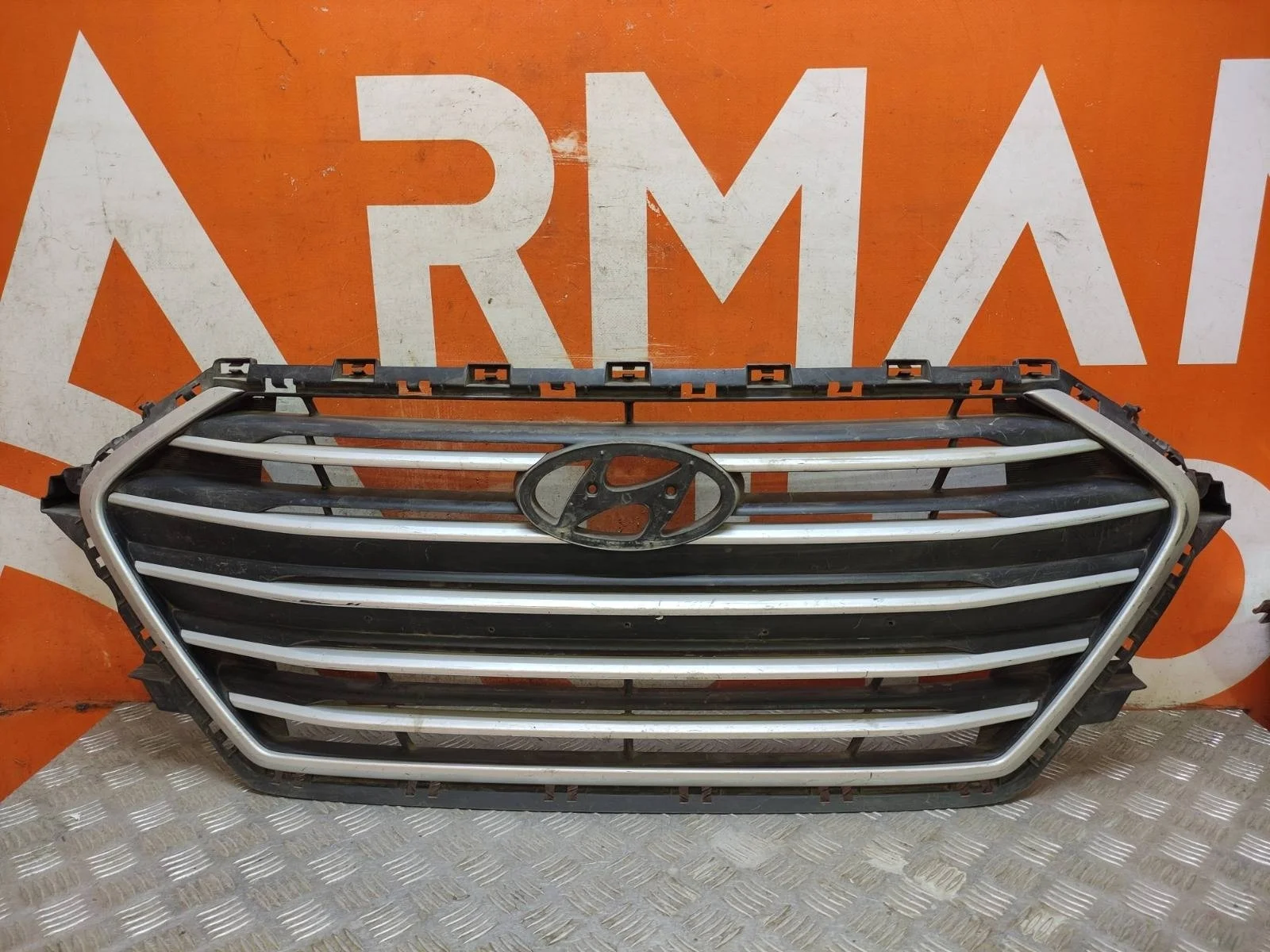 Решетка радиатора Hyundai Elantra 2015-2019 6 AD