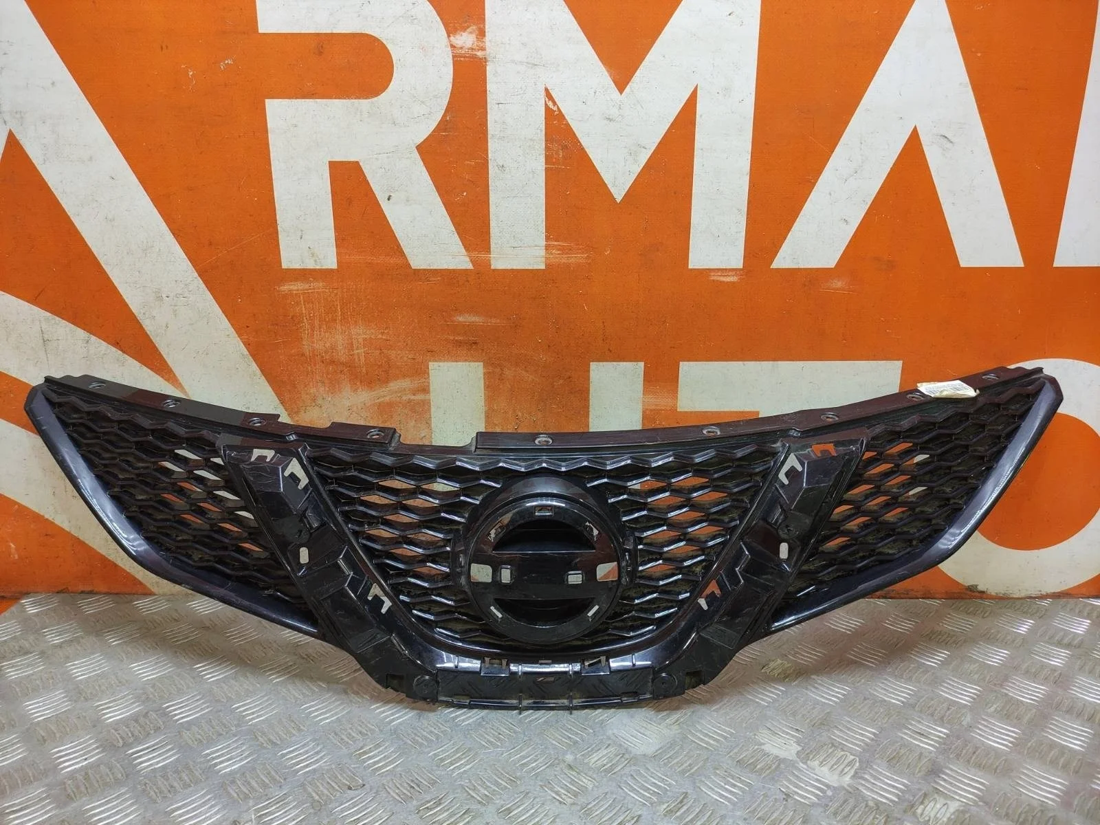 Решетка радиатора Nissan Qashqai 2013-2019 j11