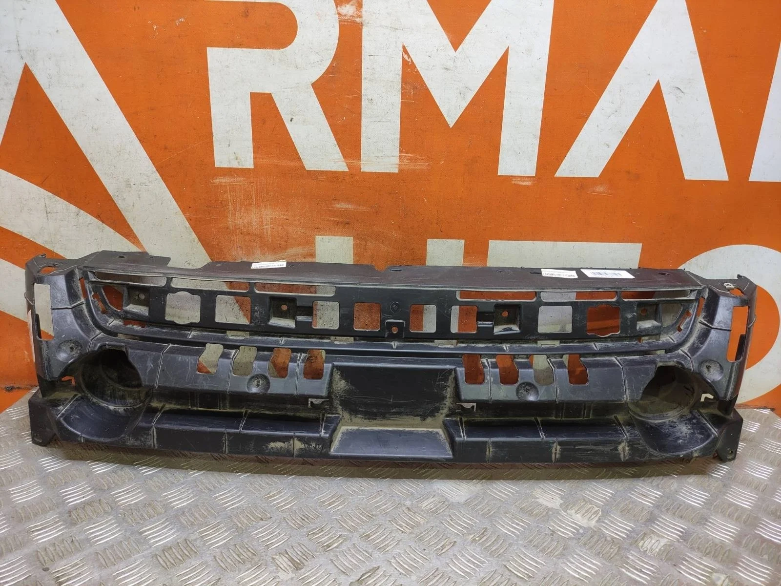 Кронштейн решетки радиатора FORD Kuga 2012-2016 CBS