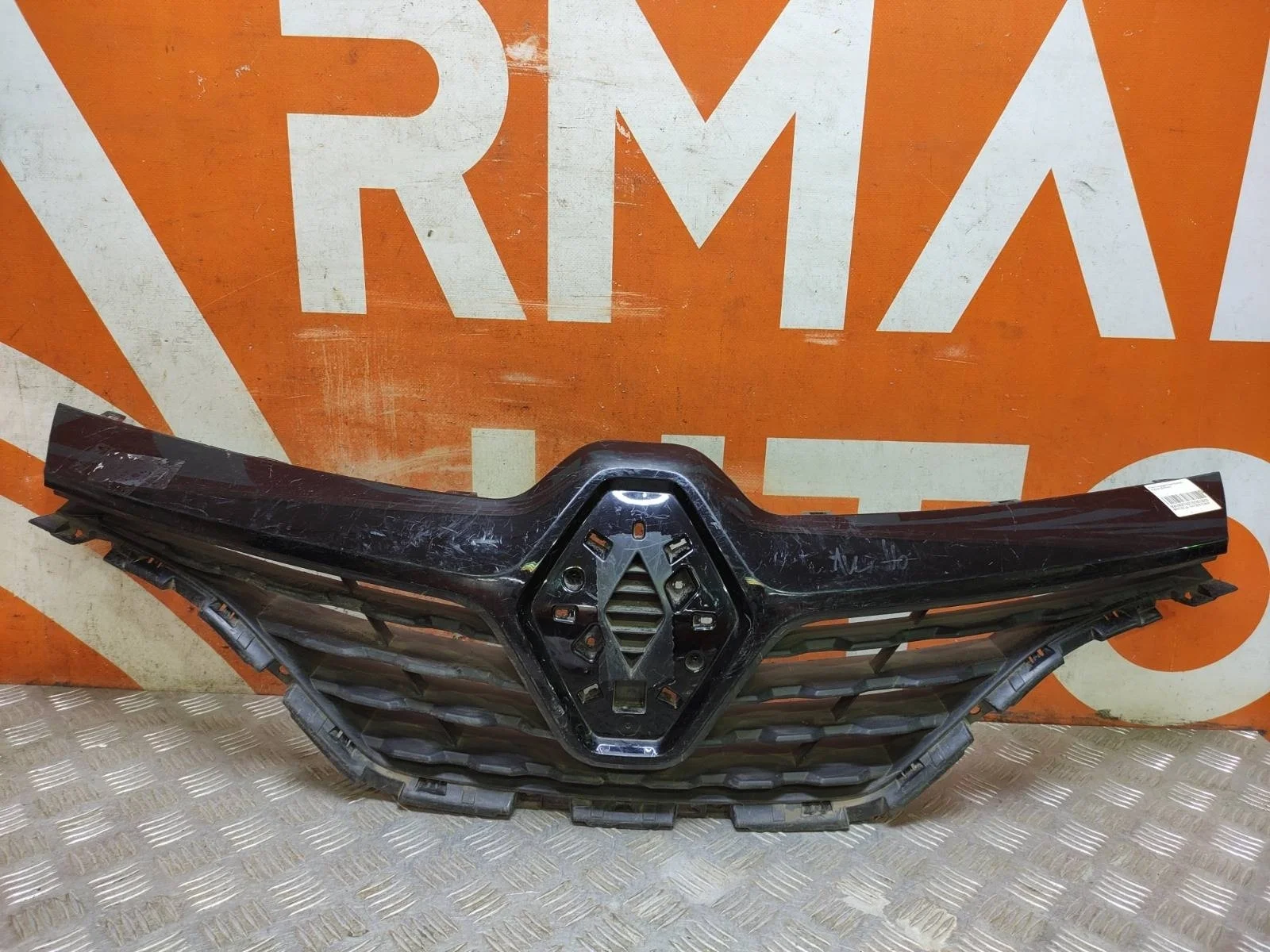 Решетка радиатора RENAULT Kaptur 2016-2020