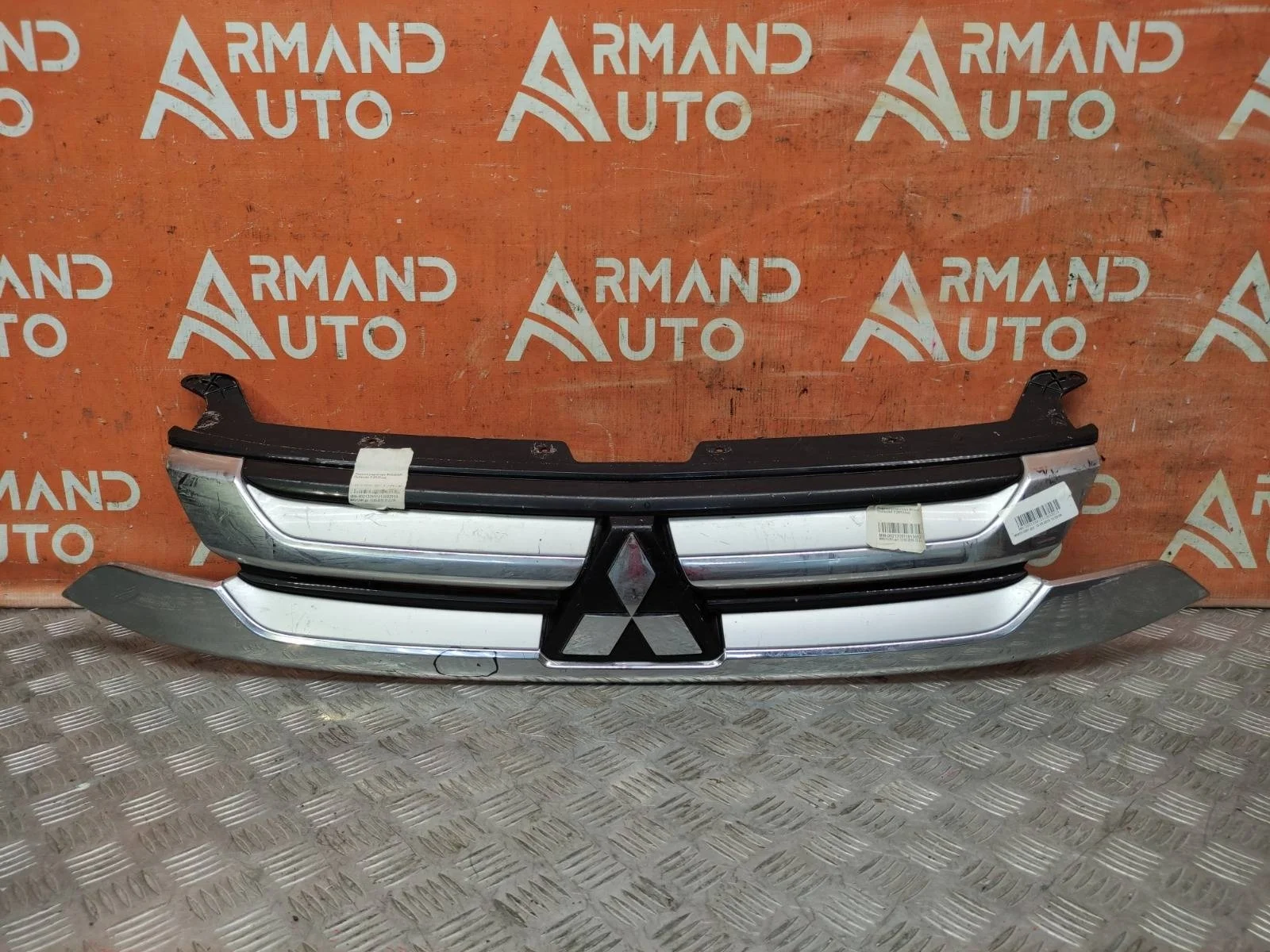 Решетка радиатора Mitsubishi Outlander 2015-2018 3