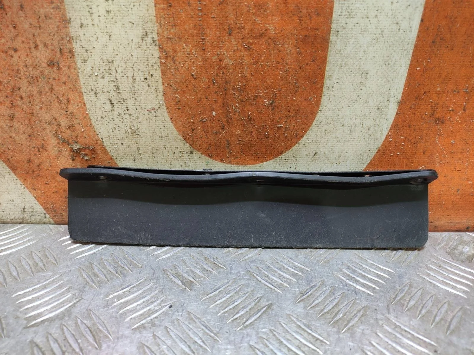 Брызговик передний Toyota Land Cruiser 2007-2021