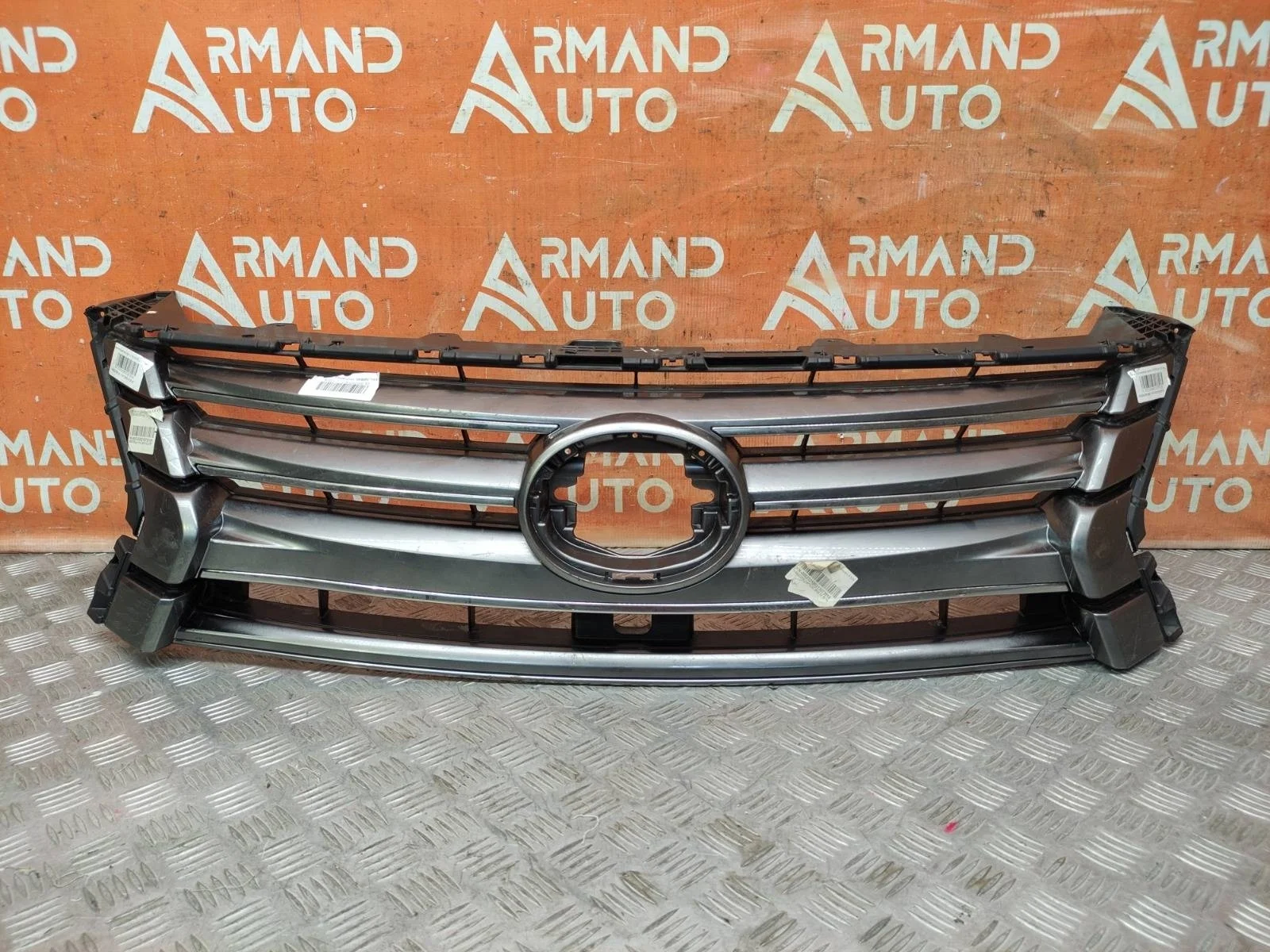 Решетка радиатора LEXUS LX 2015-2023 URJ200