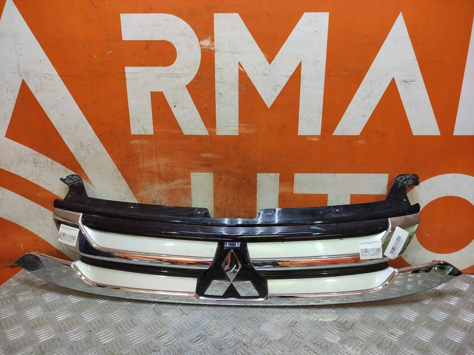 Решетка радиатора MItsubishi Outlander 2015-2018 3