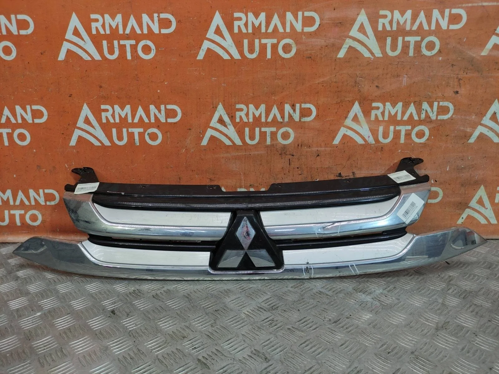 Решетка радиатора Mitsubishi Outlander 2015-2018 3