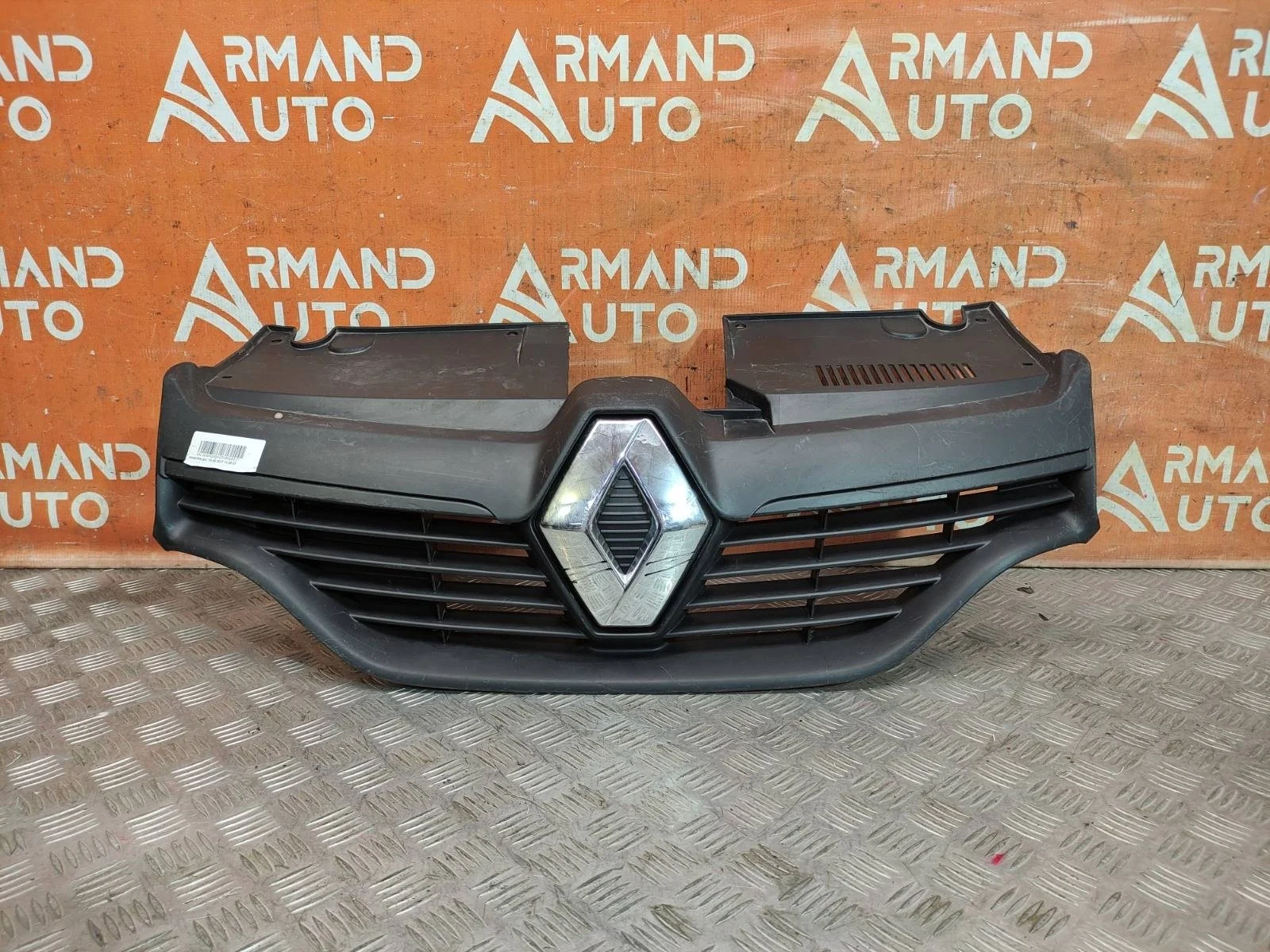 Решетка радиатора Renault Logan 2012-2018