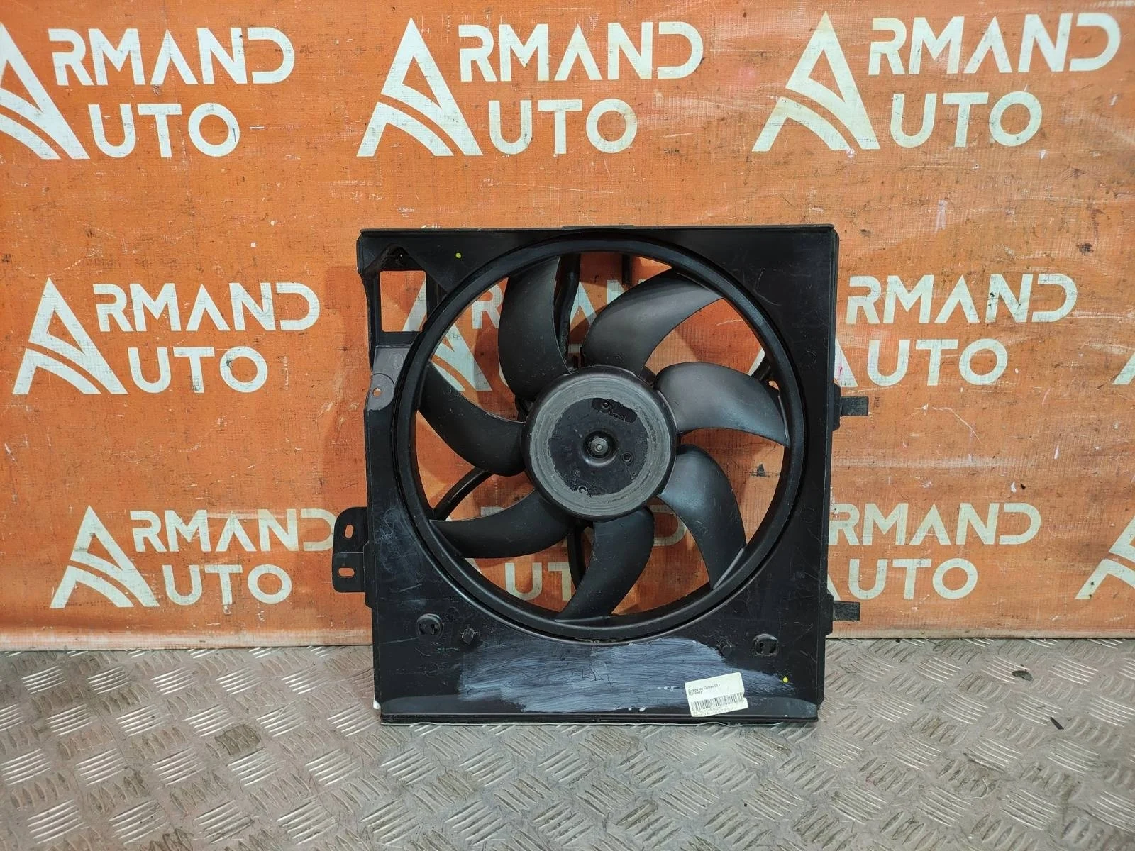 Диффузор вентилятора Peugeot 208 2012-нв