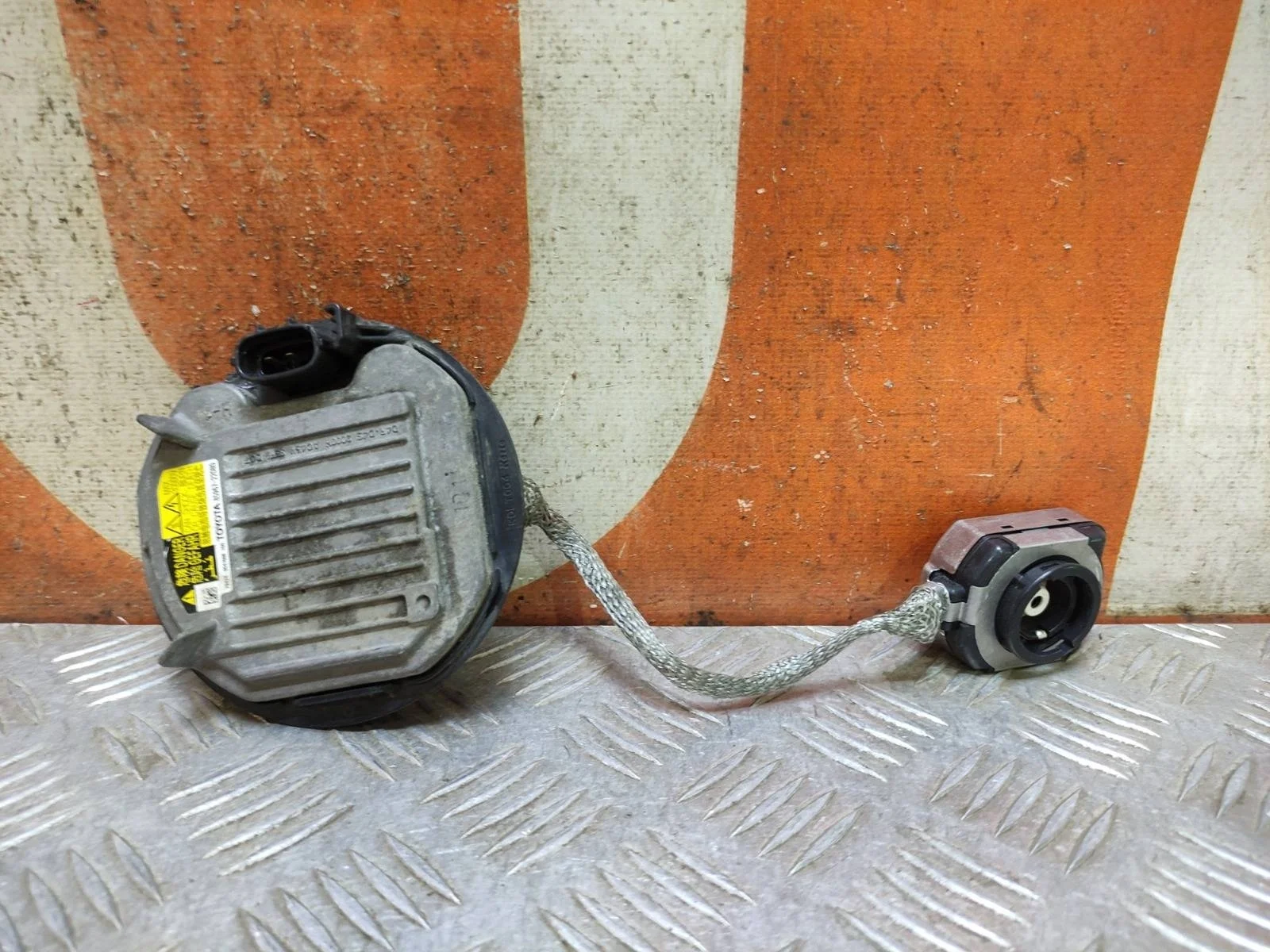 Блок розжига фары TOYOTA Camry 2014-2017 XV50