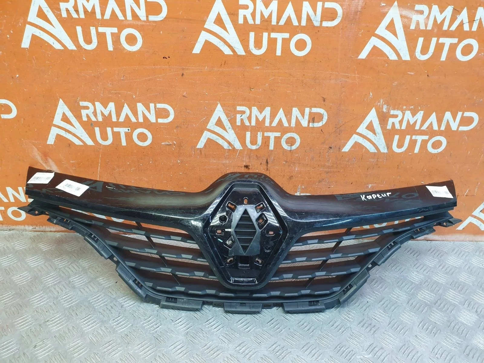 Решетка радиатора RENAULT Kaptur 2016-2020