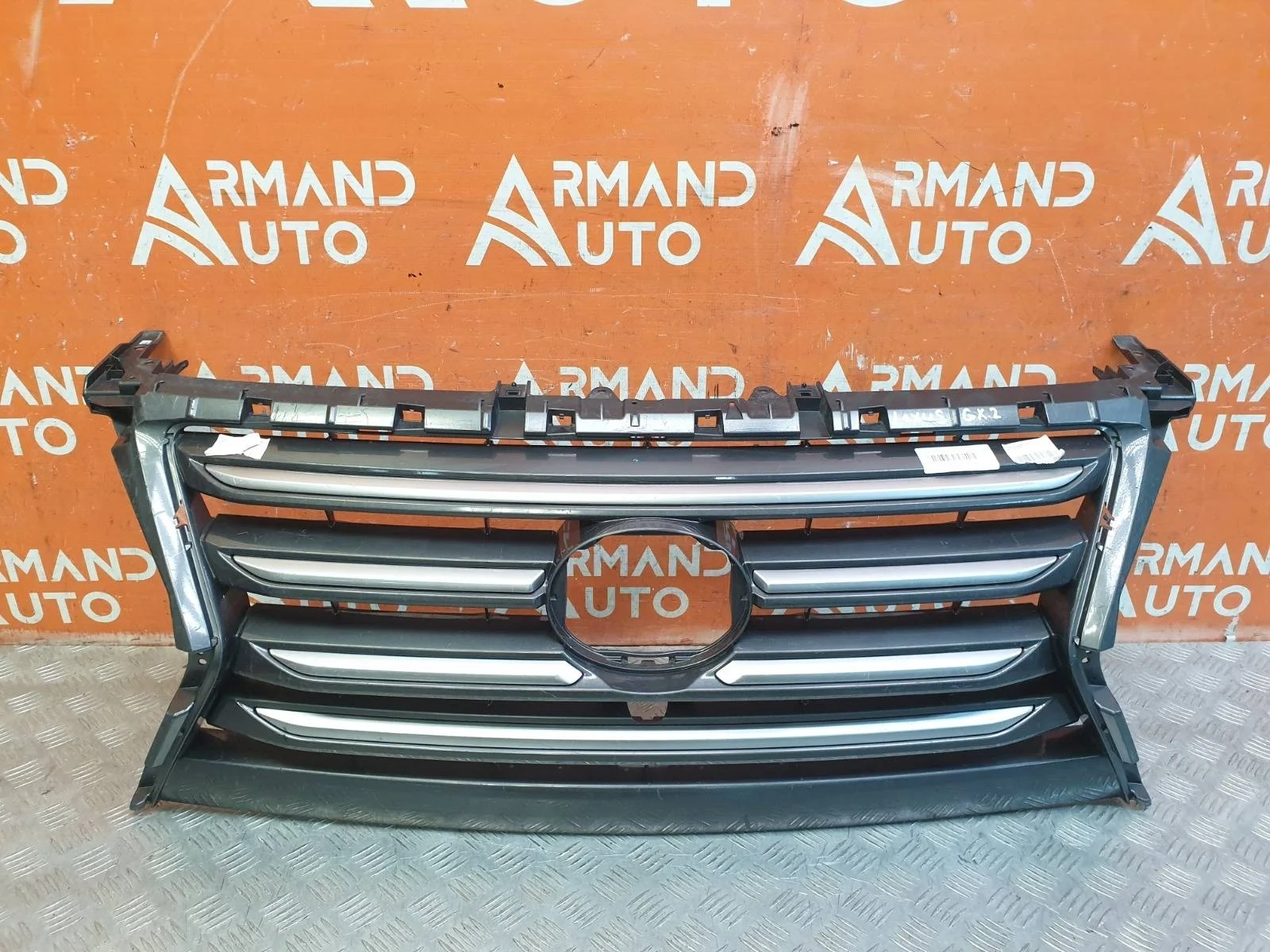 Решетка радиатора Lexus GX 2013-2019 URJ150