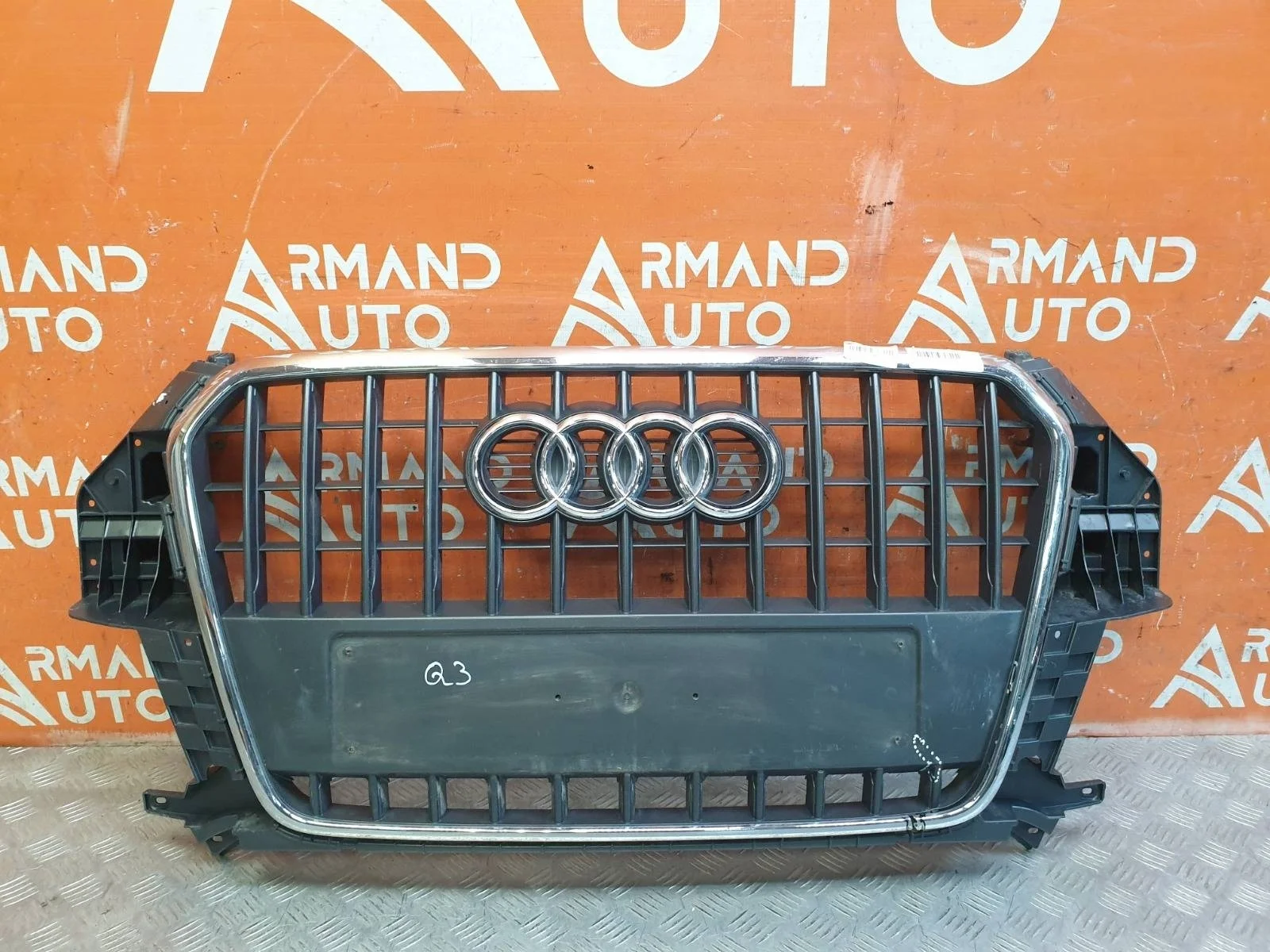 Решетка радиатора Audi Q3 2011-2014 8U