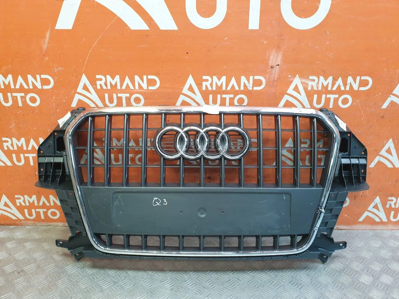 Решетка радиатора Audi Q3 2011-2014 8U