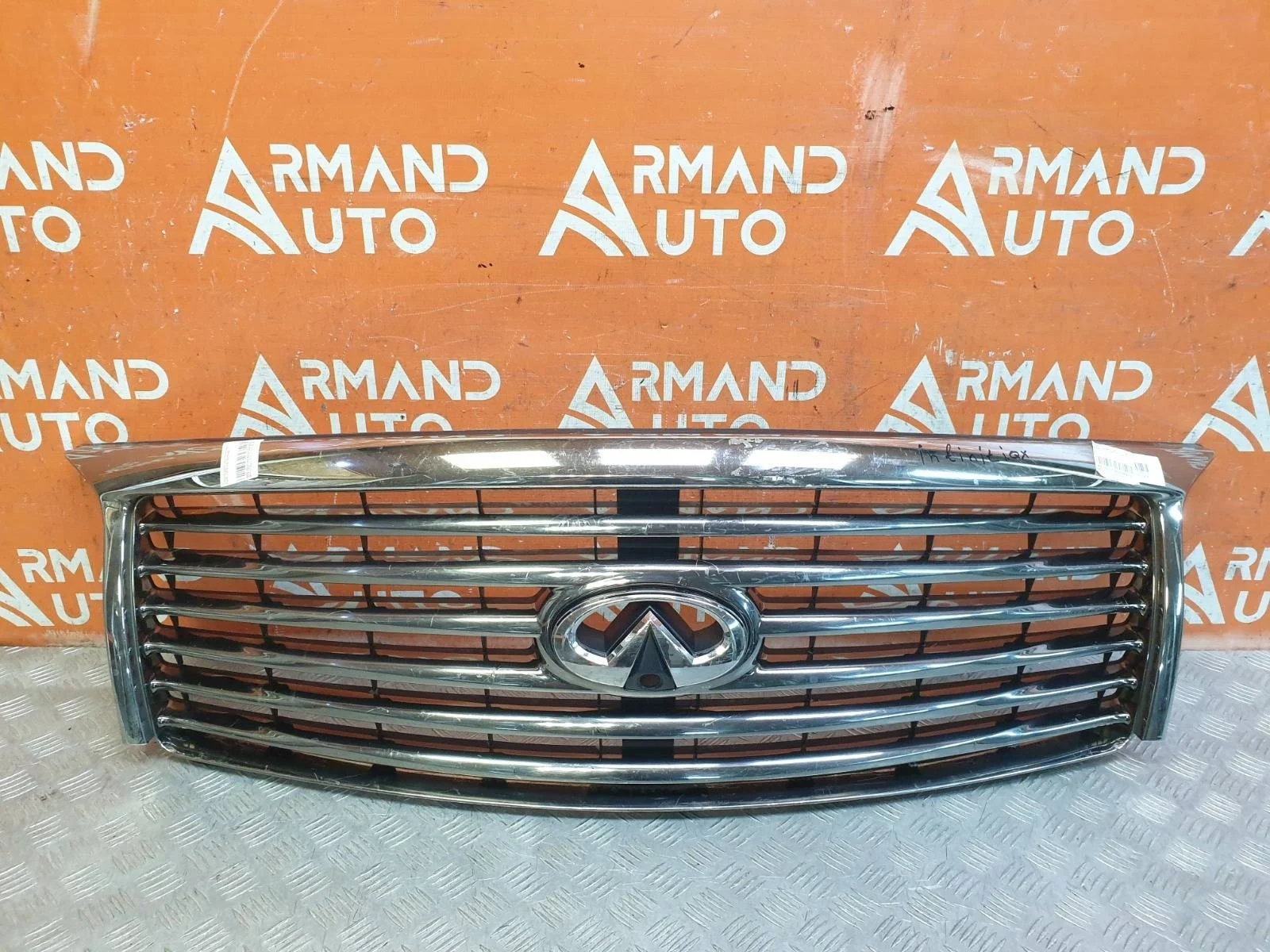 Решетка радиатора Infiniti QX56 2010-2013 Z62