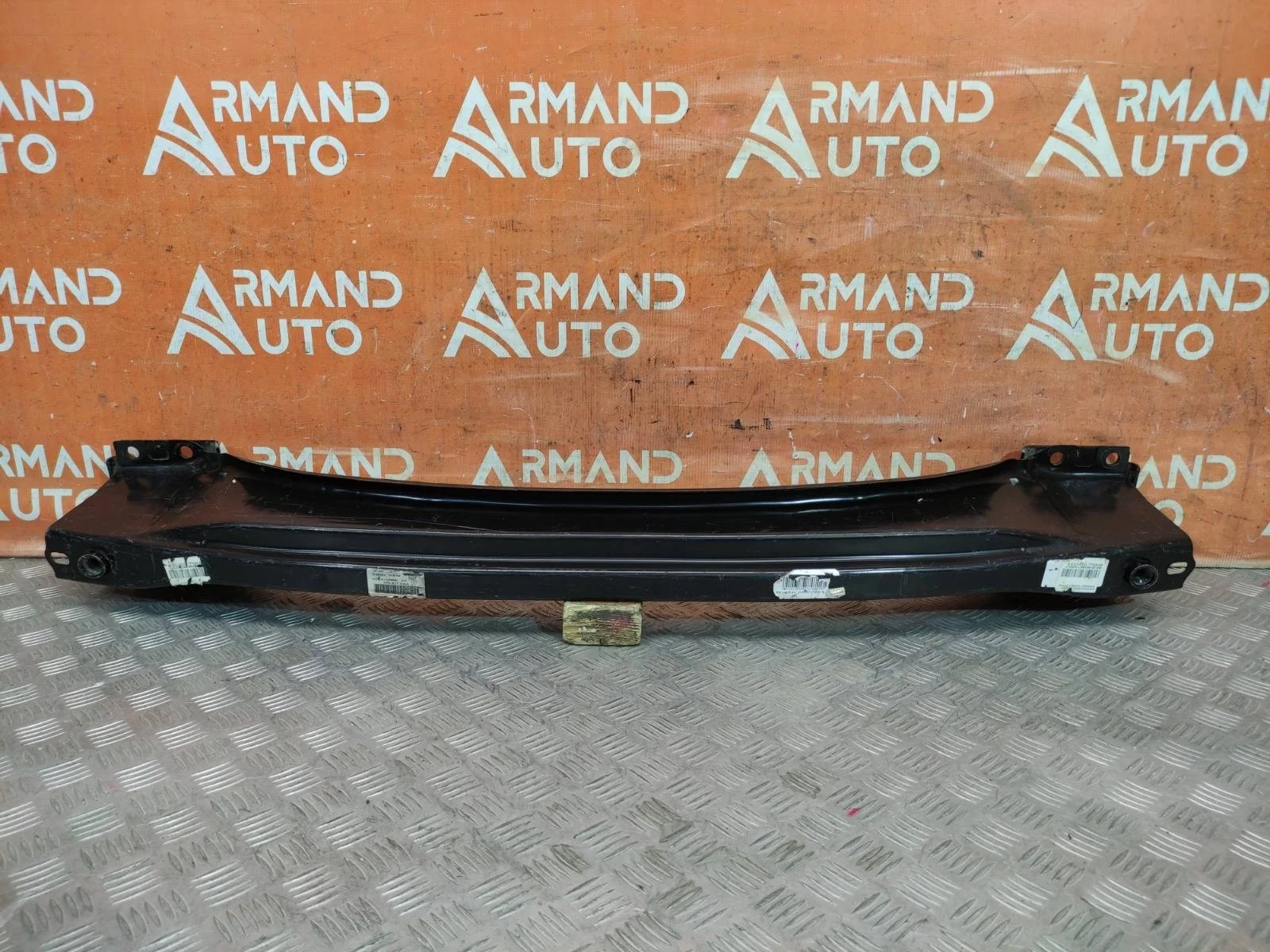 Усилитель бампера Volkswagen Touareg 2010-2018