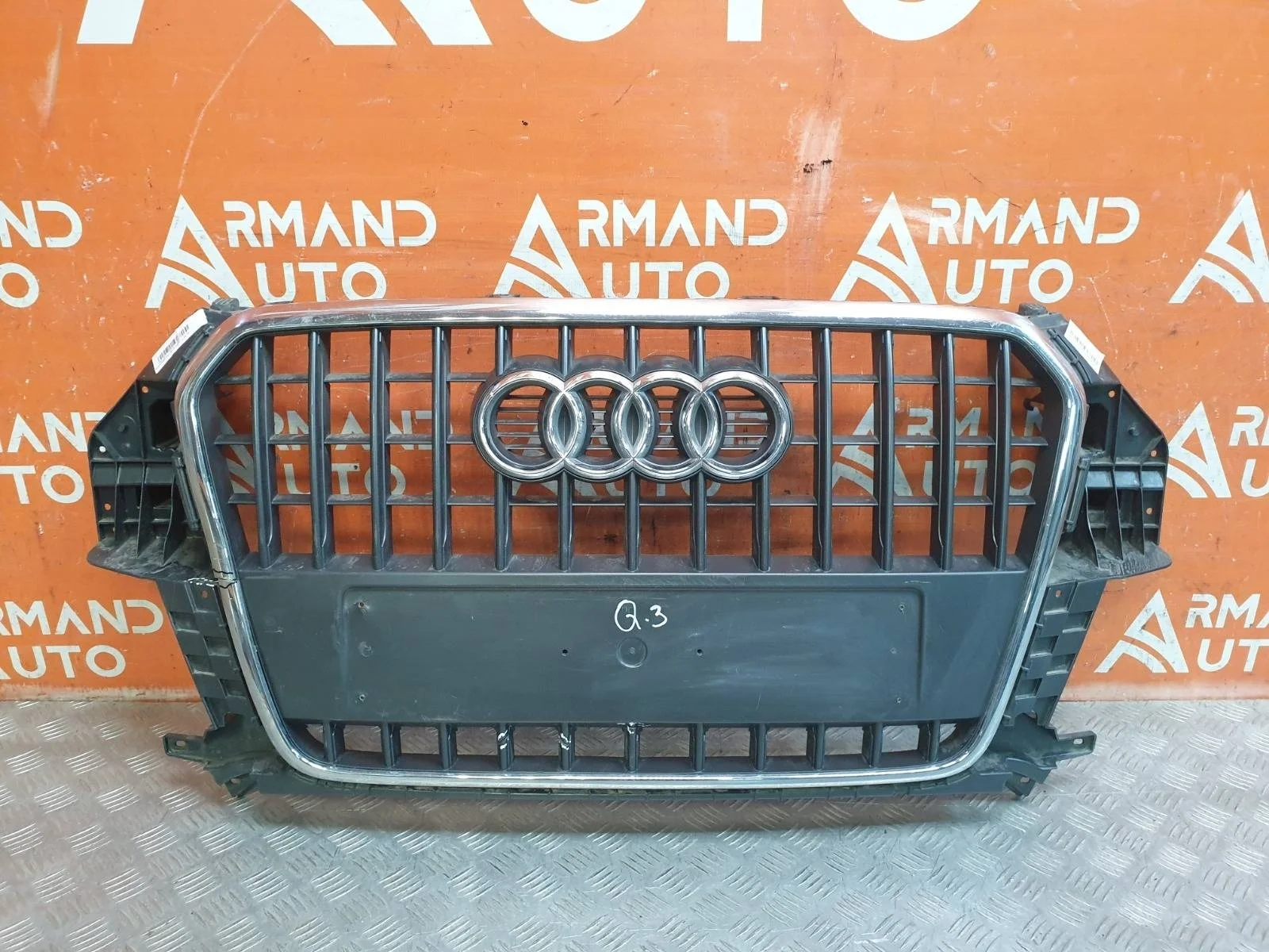 Решетка радиатора Audi Q3 2011-2014 8U