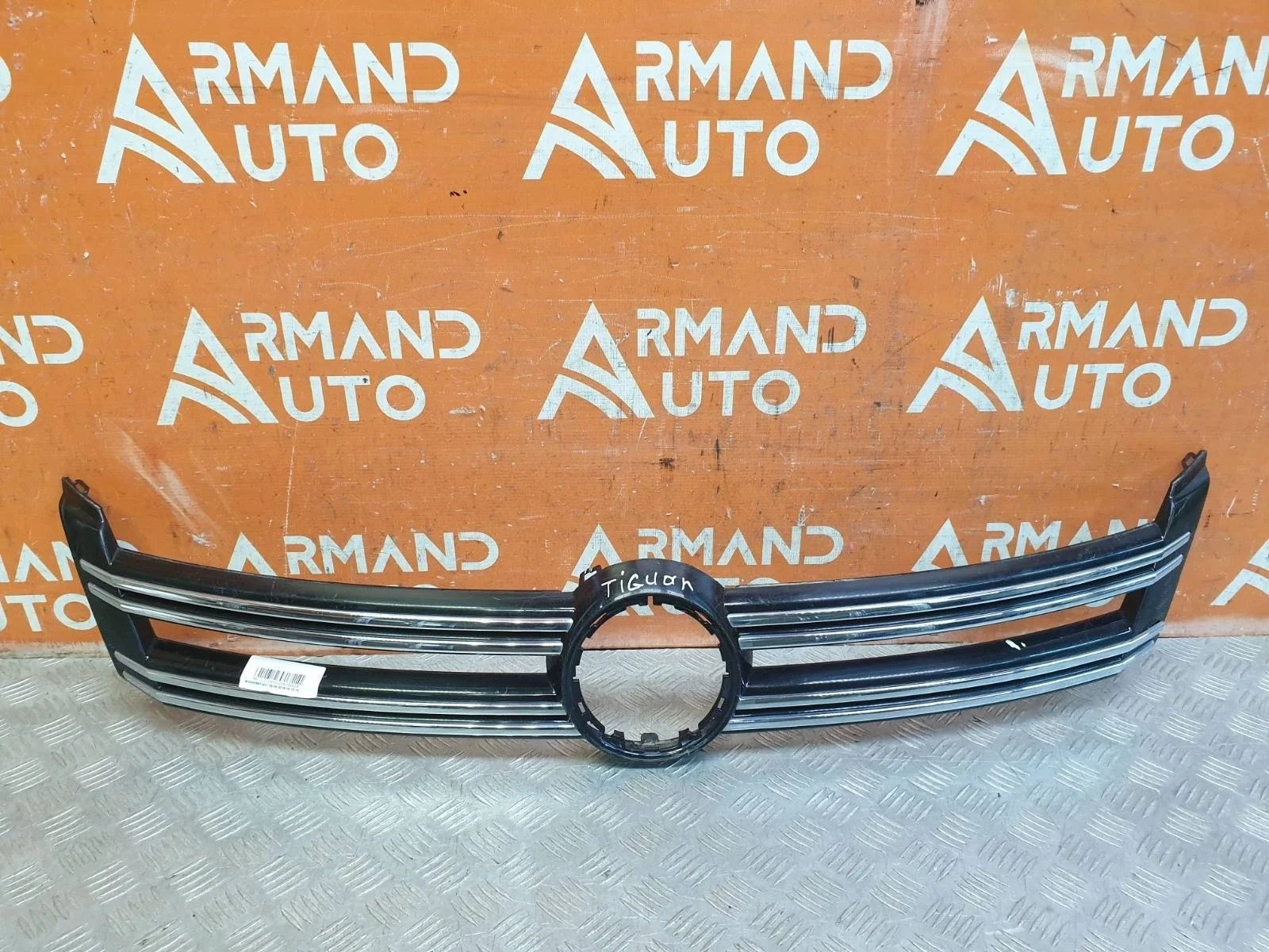 Накладка решетки радиатора Volkswagen Tiguan 2011-2016