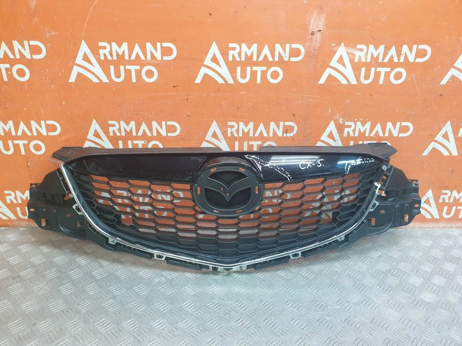 Решетка радиатора Mazda CX-5 2011-2015