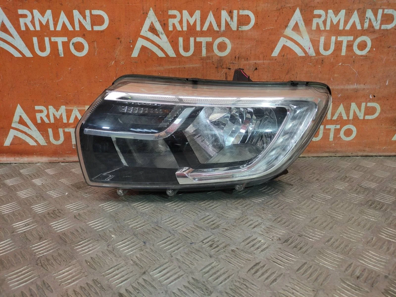 Фара Renault Logan 2018-2022