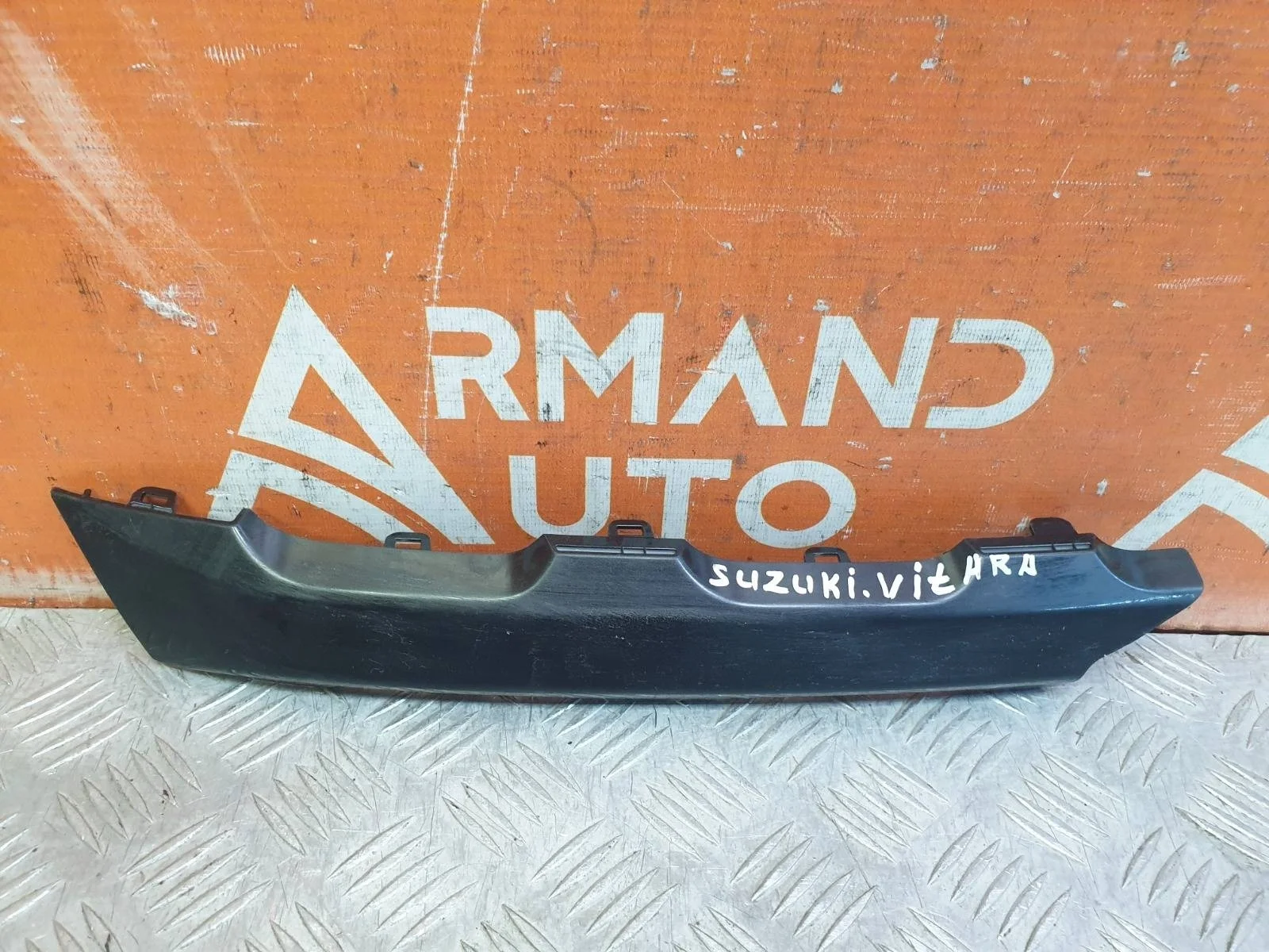 Накладка решетки радиатора верхняя Suzuki Vitara 2014-2018