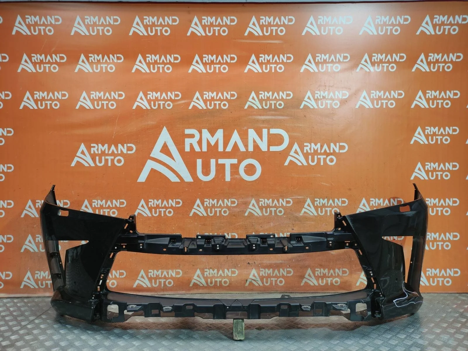 Бампер Lexus LX 2015-2023 URJ200