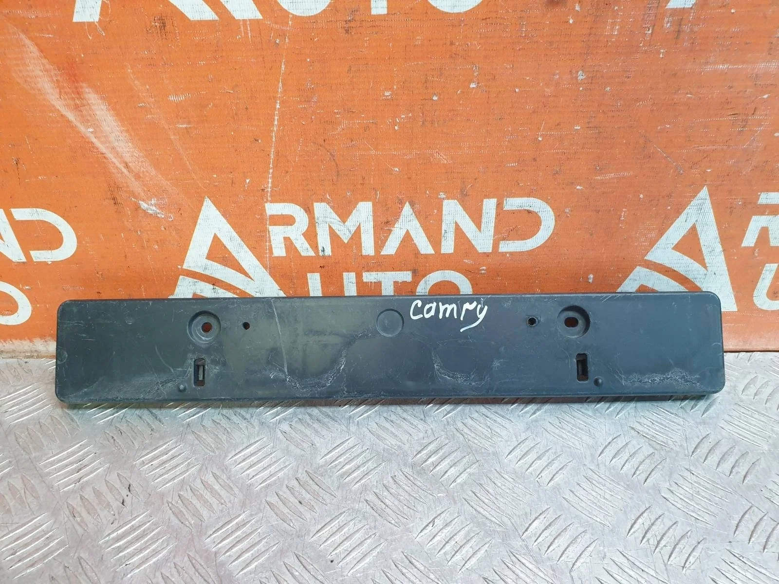 Площадка под гос номер Toyota Camry 2017-2018 XV50