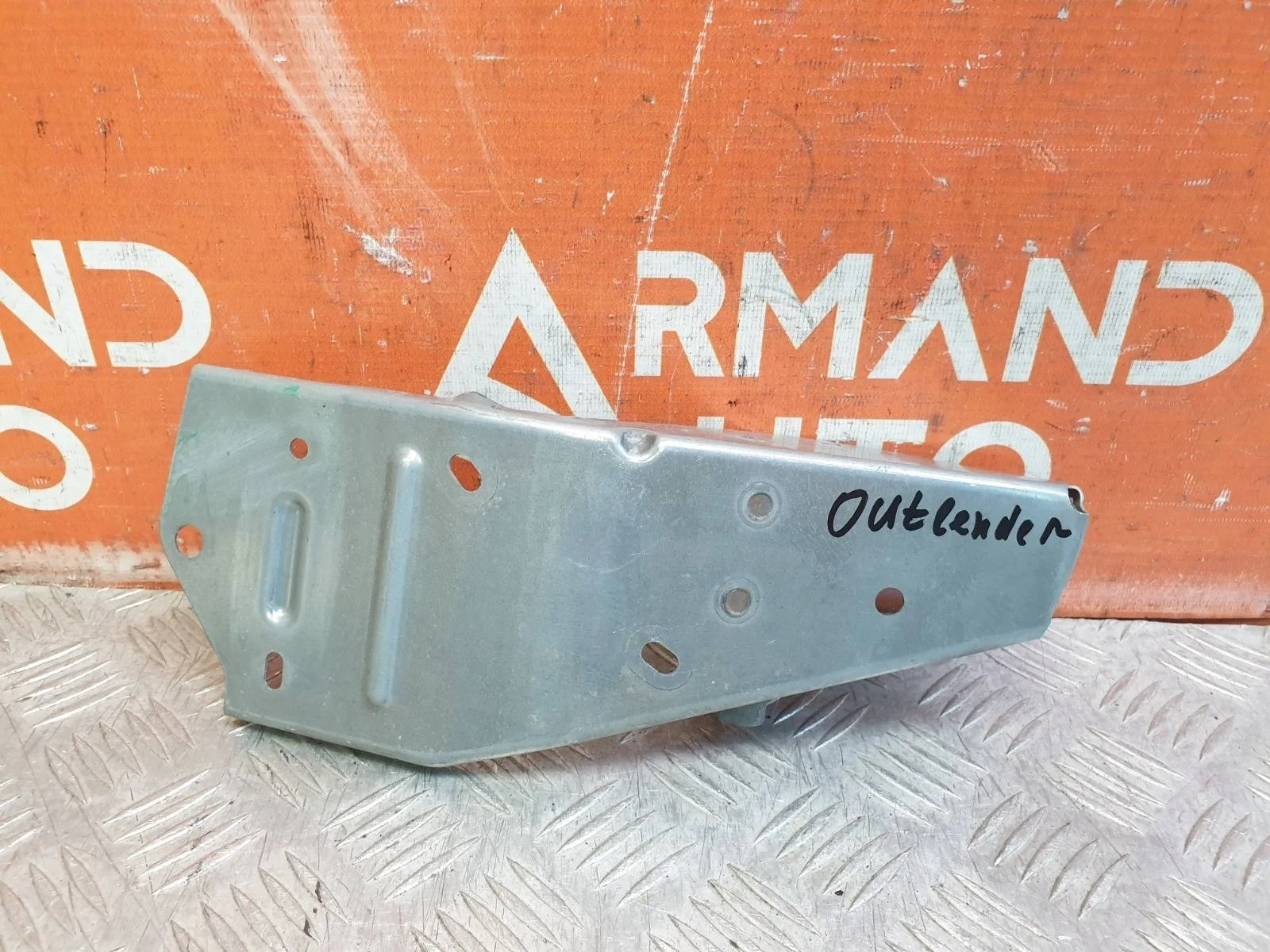 Кронштейн усилителя бампера верхний Mitsubishi Outlander 2012-нв 3