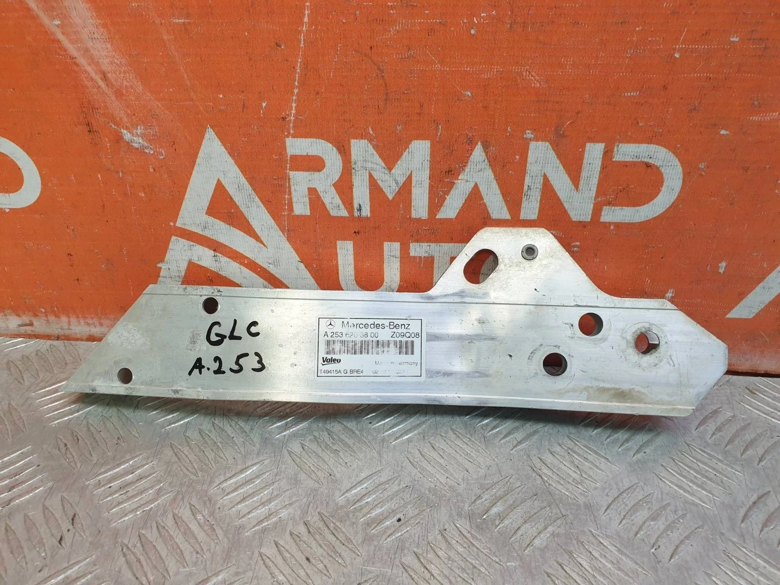 Кронштейн панели Mercedes GLC-Class 2015-нв X253