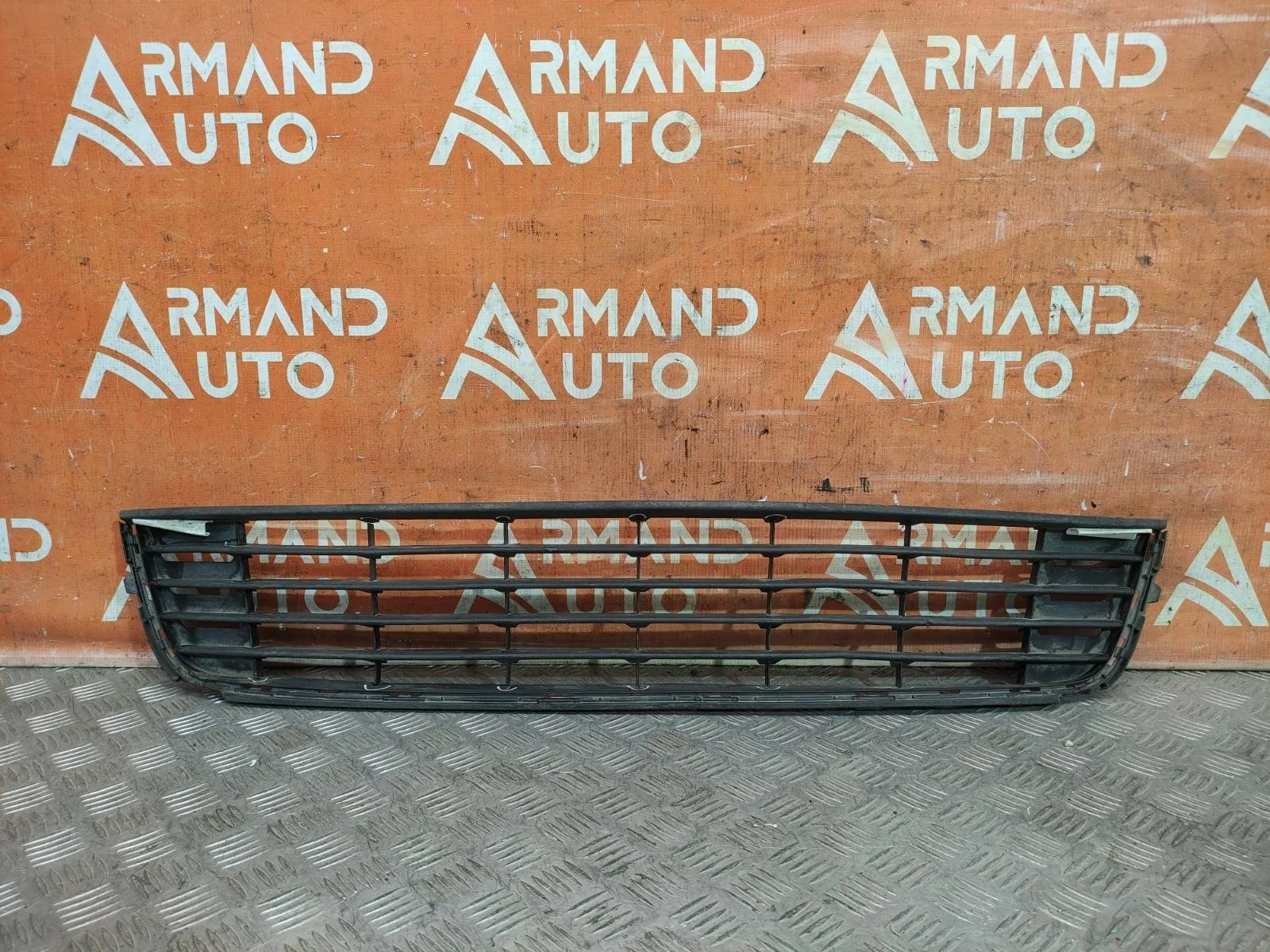 Решетка бампера Volkswagen Touran 2010-2015