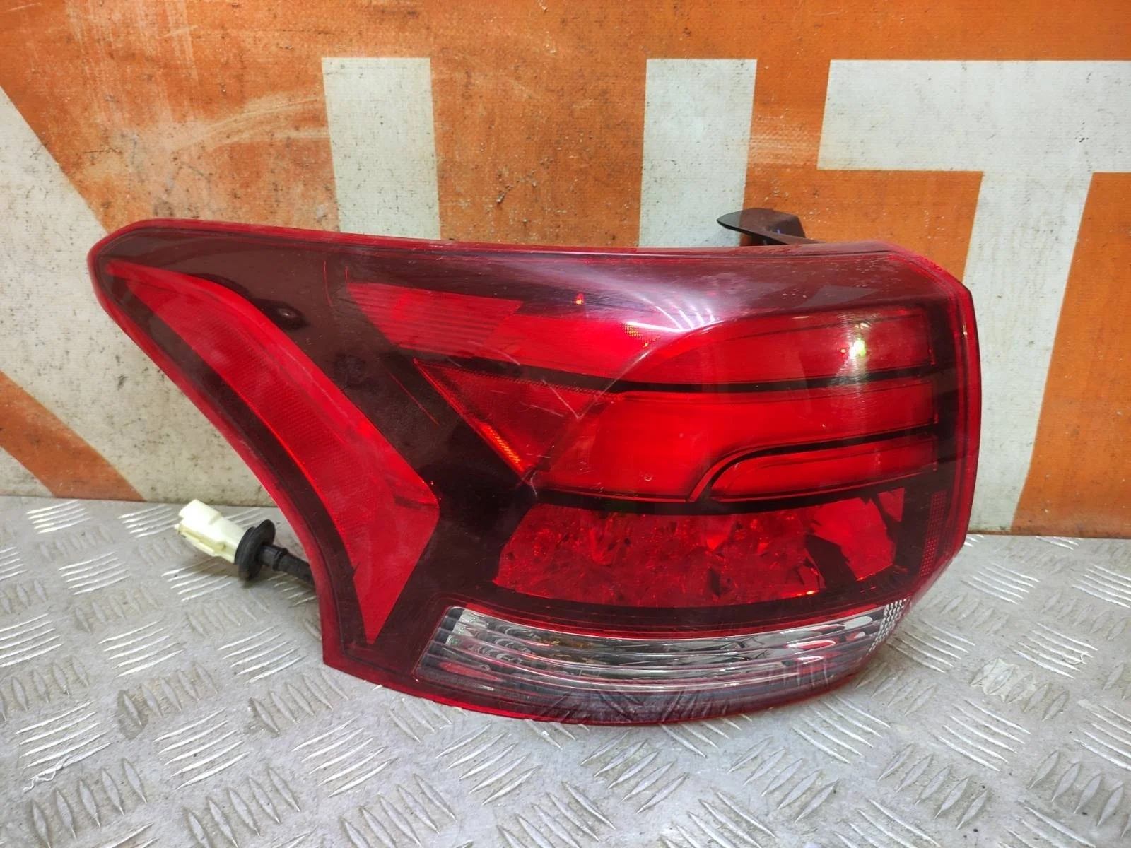 Фонарь внешний Mitsubishi Outlander 2015-нв 3