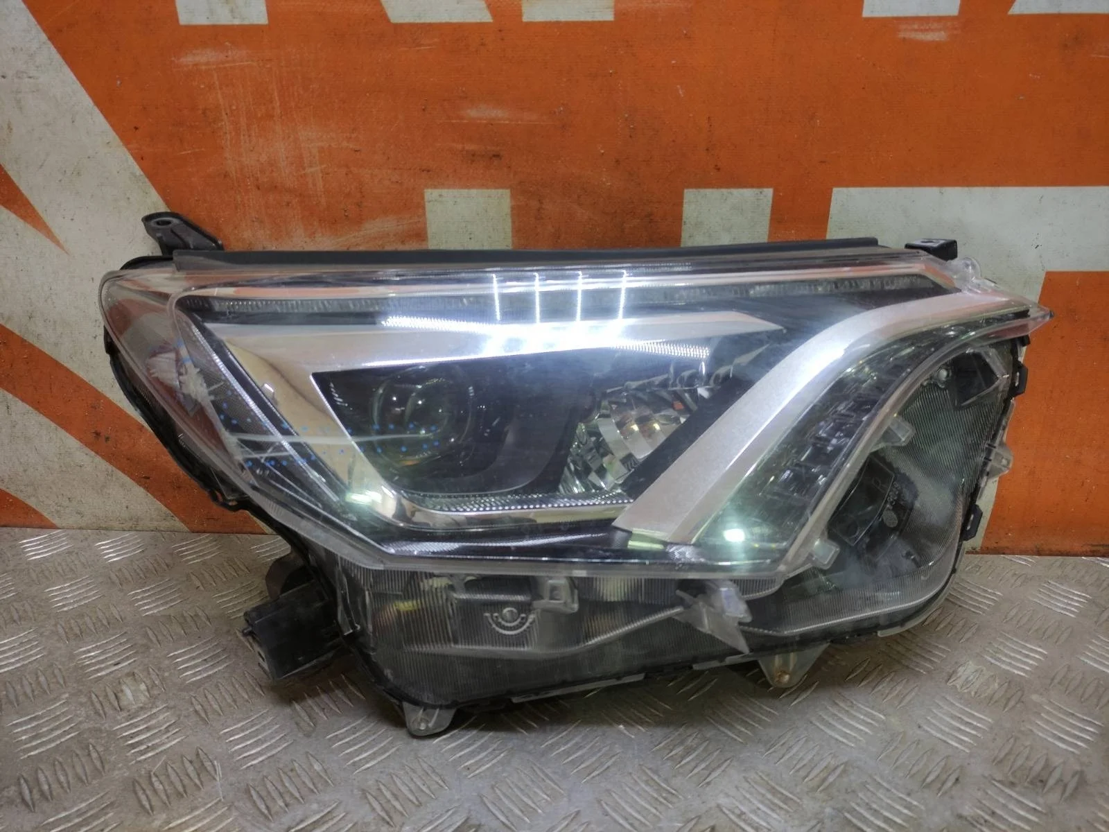 Фара Toyota RAV4 2015-2019 CA40