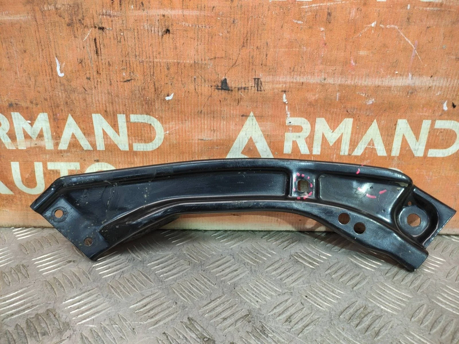 Кронштейн панели Skoda Rapid 2020-нв