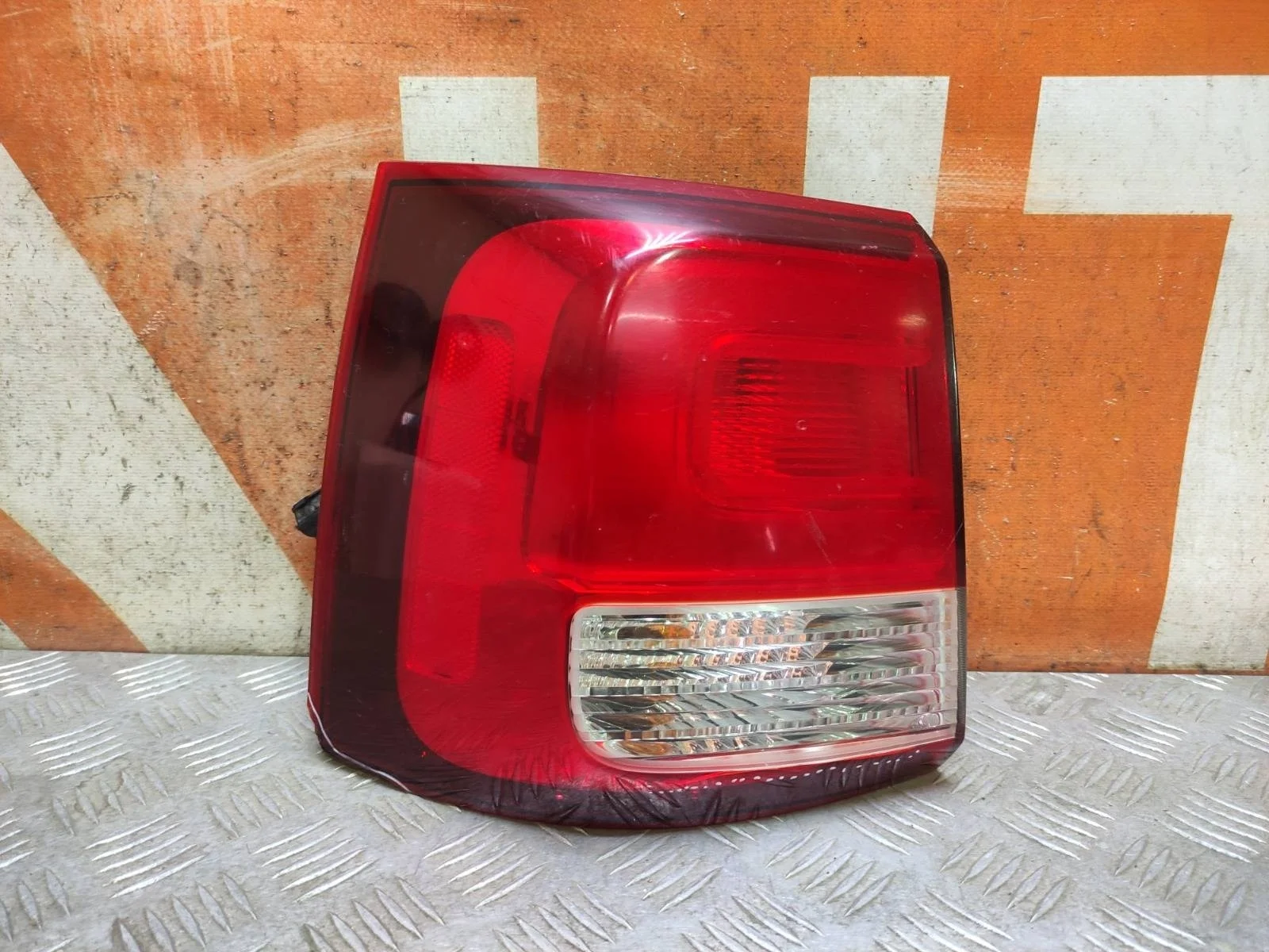 Фонарь внешний Kia Sorento 2012-2019 XM