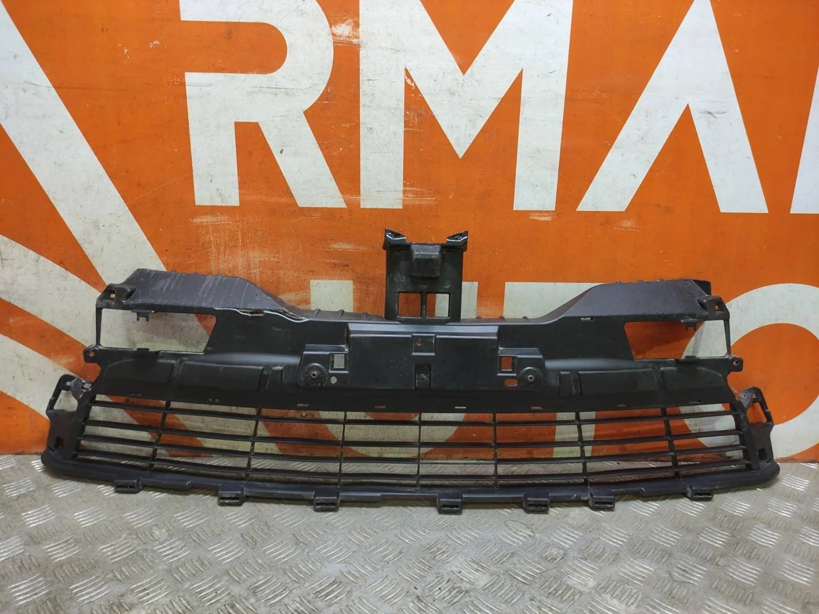 Кронштейн решетки радиатора LEXUS NX 2017-2021