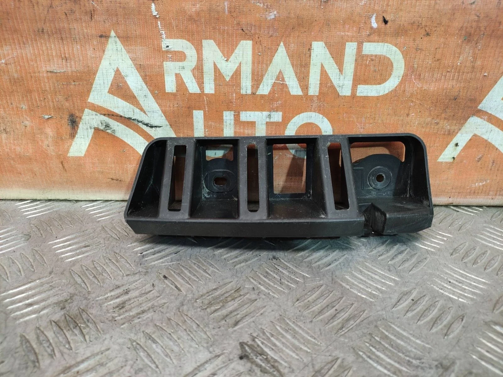 Кронштейн бампера Skoda Rapid 2014-2020