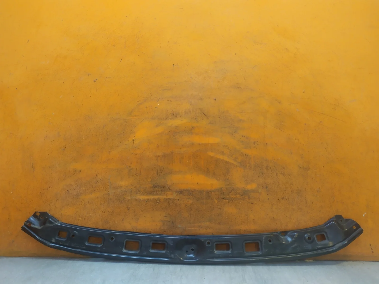 Усилитель бампера верхний Toyota Land Cruiser 2015-2021 200