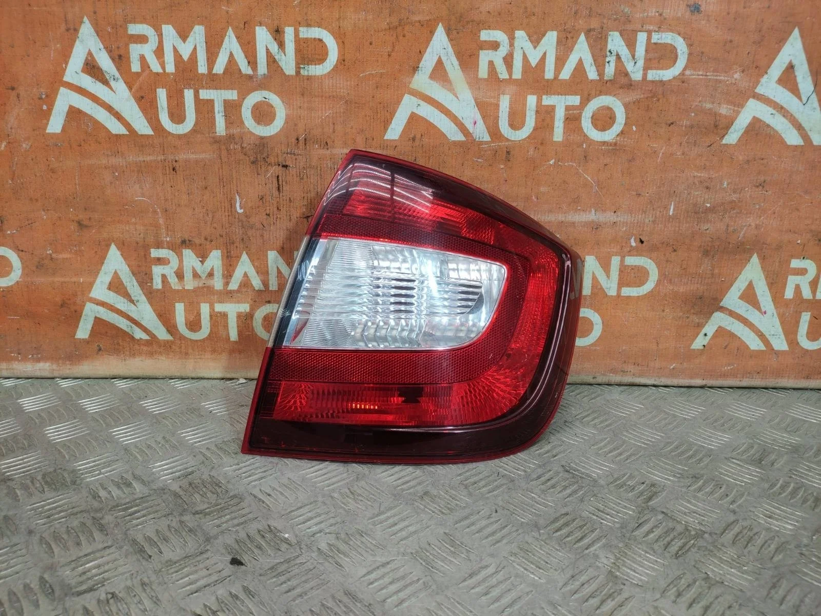 Фонарь Skoda Rapid 2014-2020