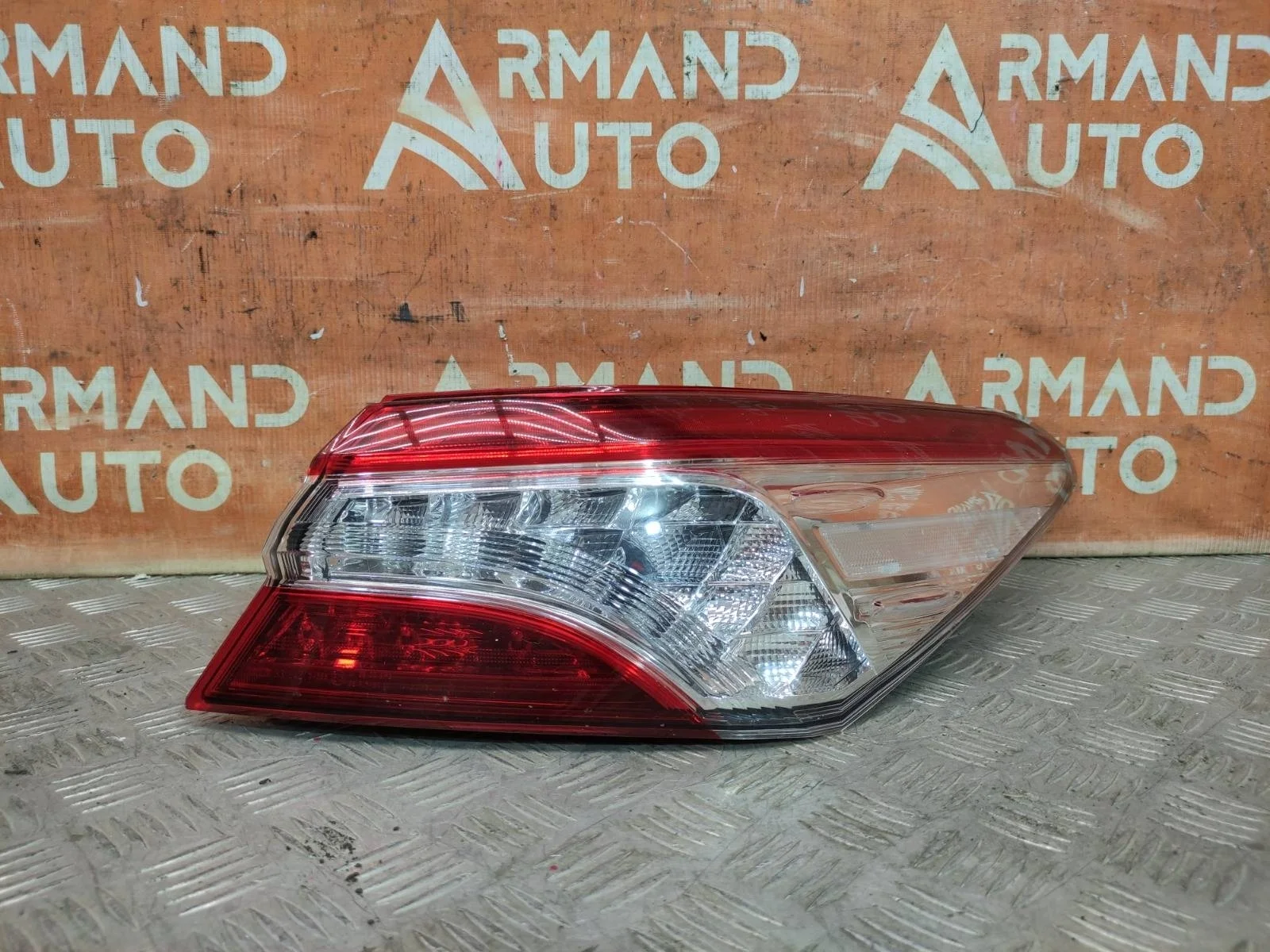 Фонарь внешний TOYOTA CAMRY 2017-нв 8 XV70