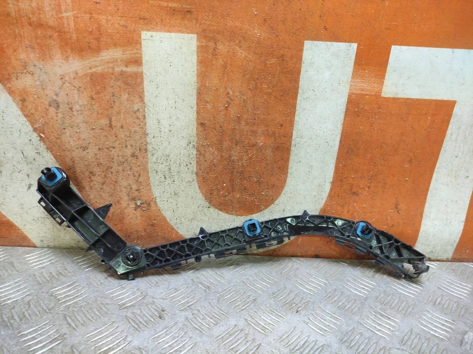 Кронштейн бампера Toyota Land Cruiser Prado 2009-нв 150