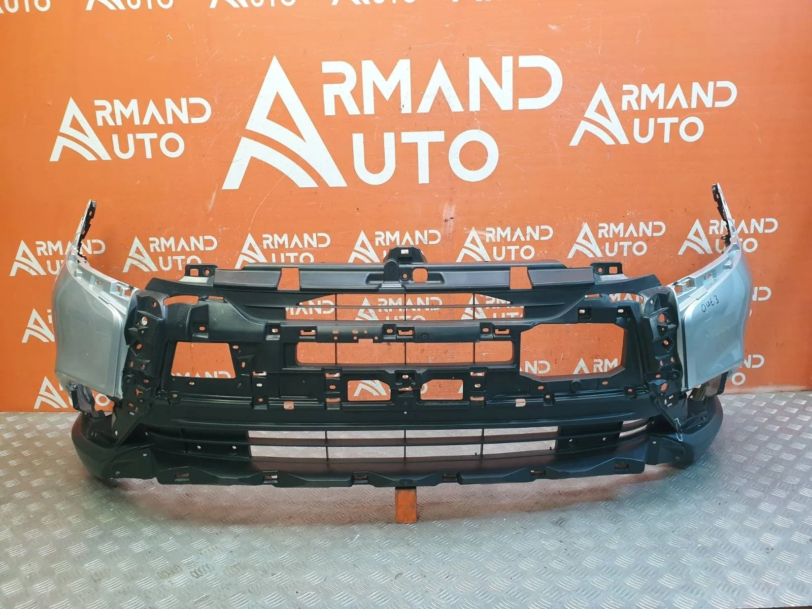 Бампер Mitsubishi Outlander 2018-нв 3