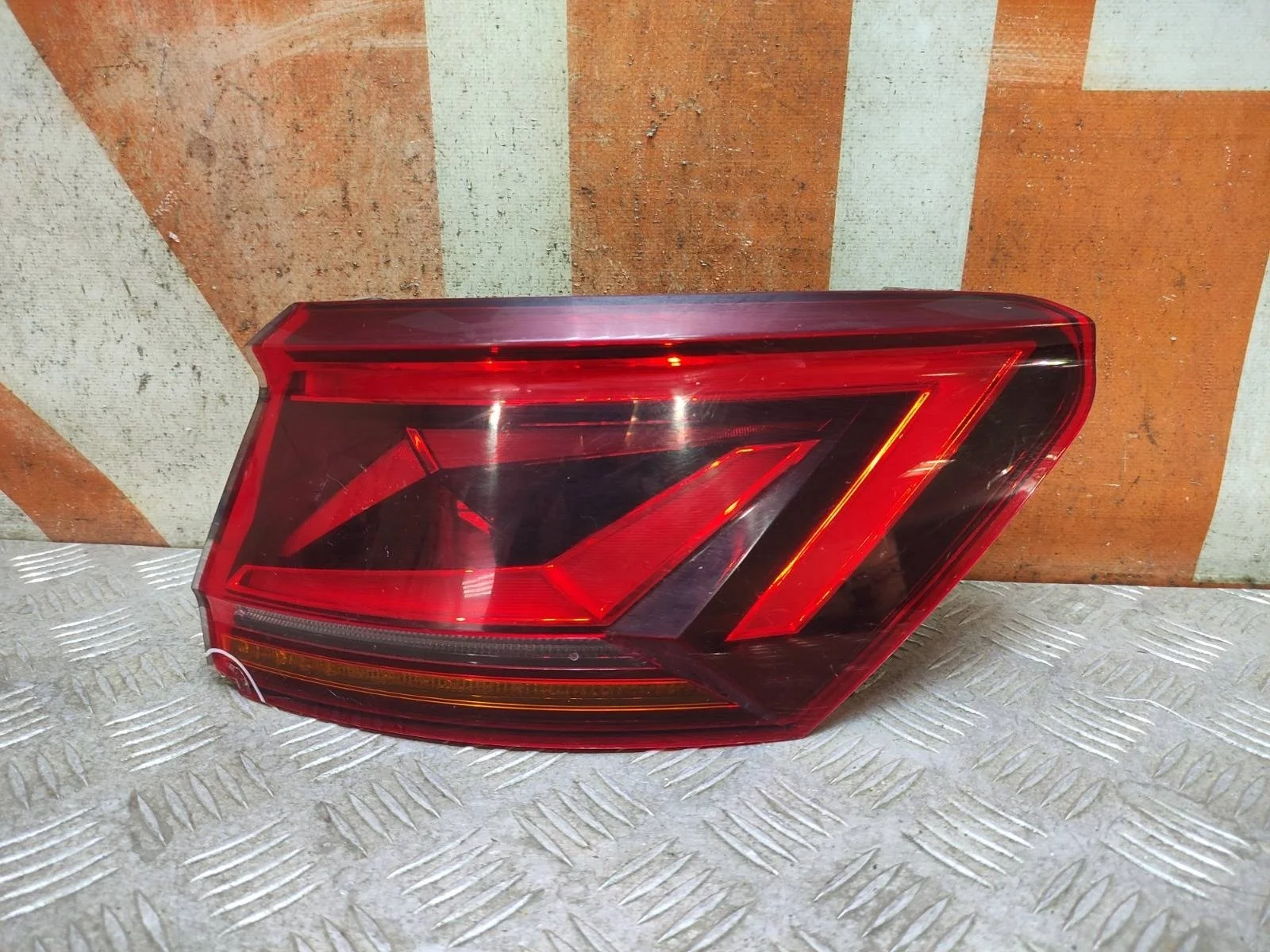 Фонарь внешний Volkswagen Touareg 2018-нв 3