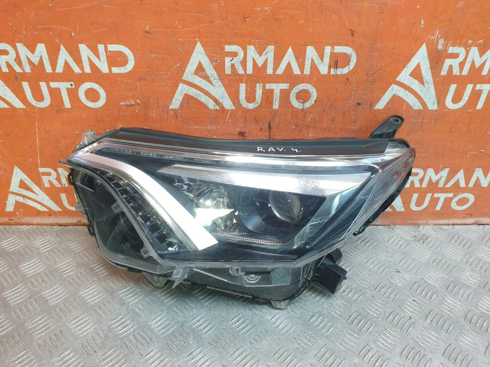 Фара TOYOTA RAV4 2015-2019 CA40