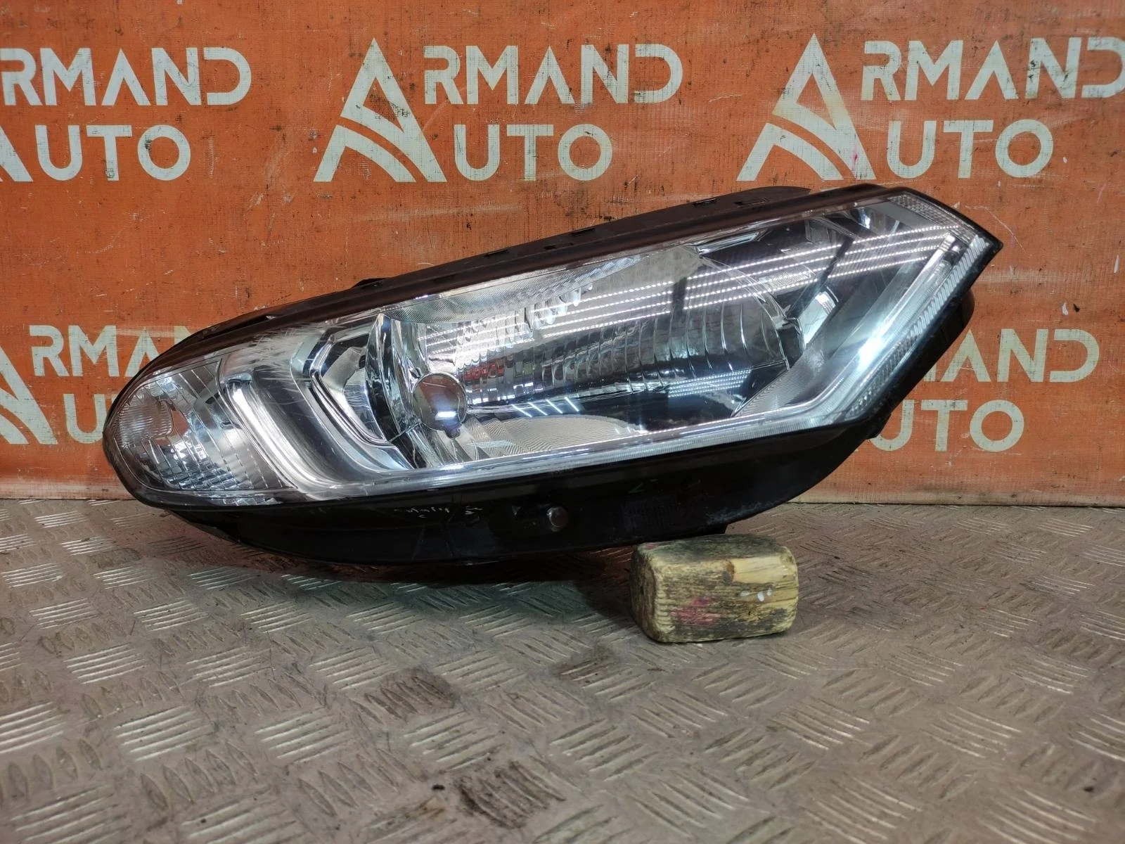 Фара Ford EcoSport 2014-2018