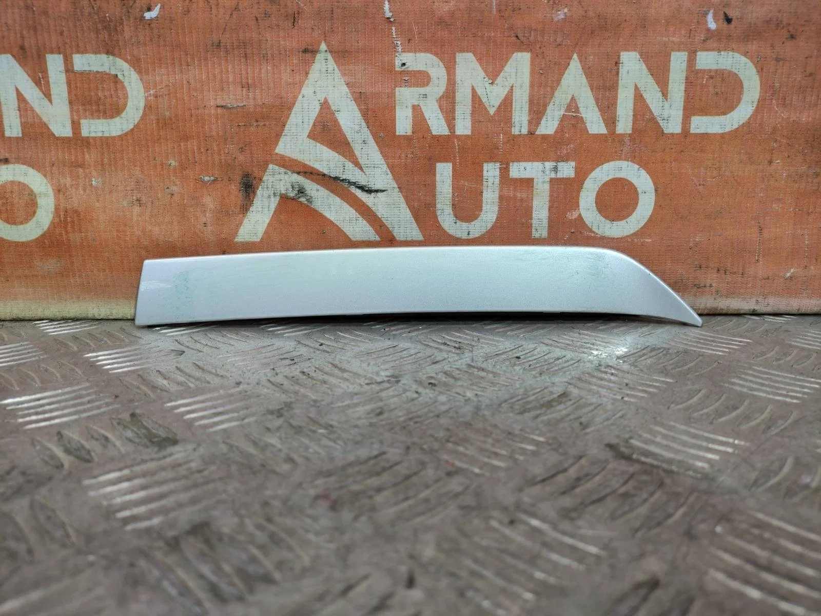 Накладка решетки радиатора верхняя Mitsubishi Outlander 2015-2018 3