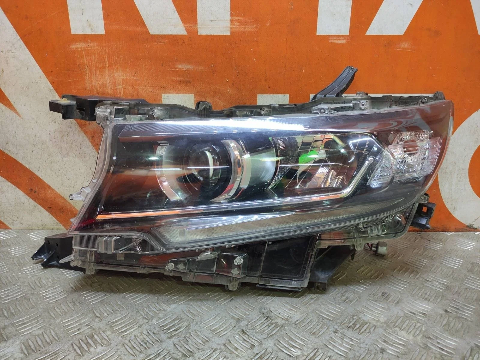 Фара TOYOTA Land Cruiser Prado 2017-нв 150