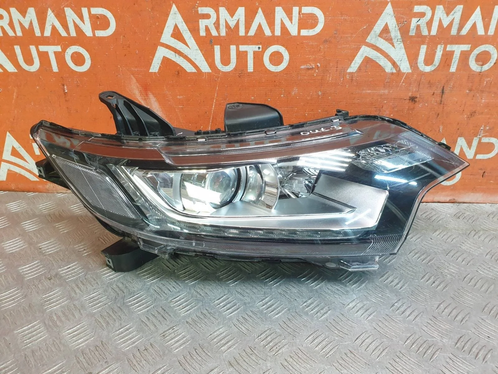 Фара Mitsubishi Outlander 2015-нв 3
