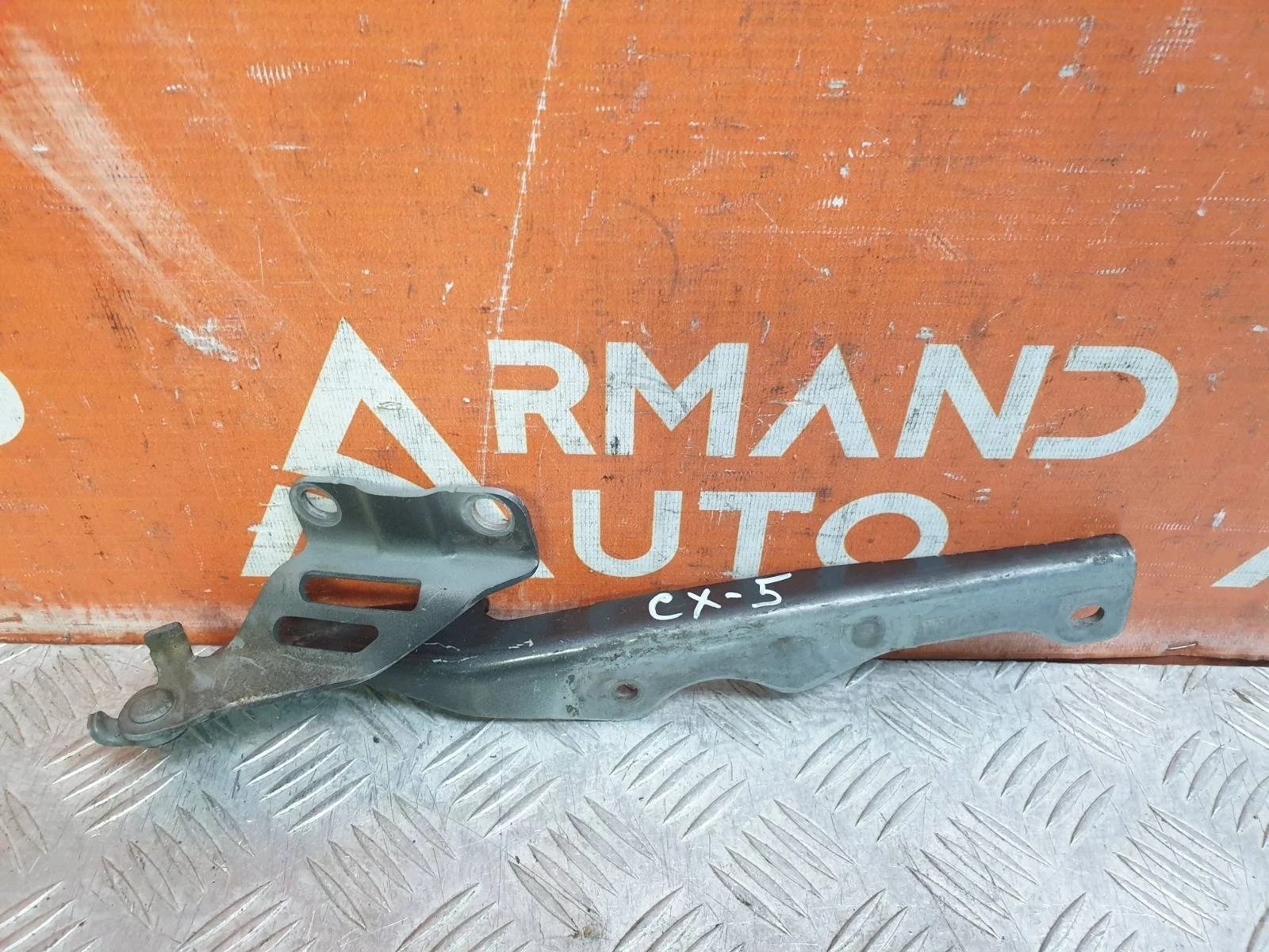 Петля капота Mazda CX-5 2017-нв