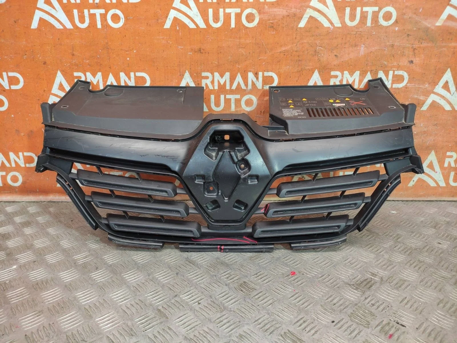 Решетка радиатора Renault Logan 2018-2022