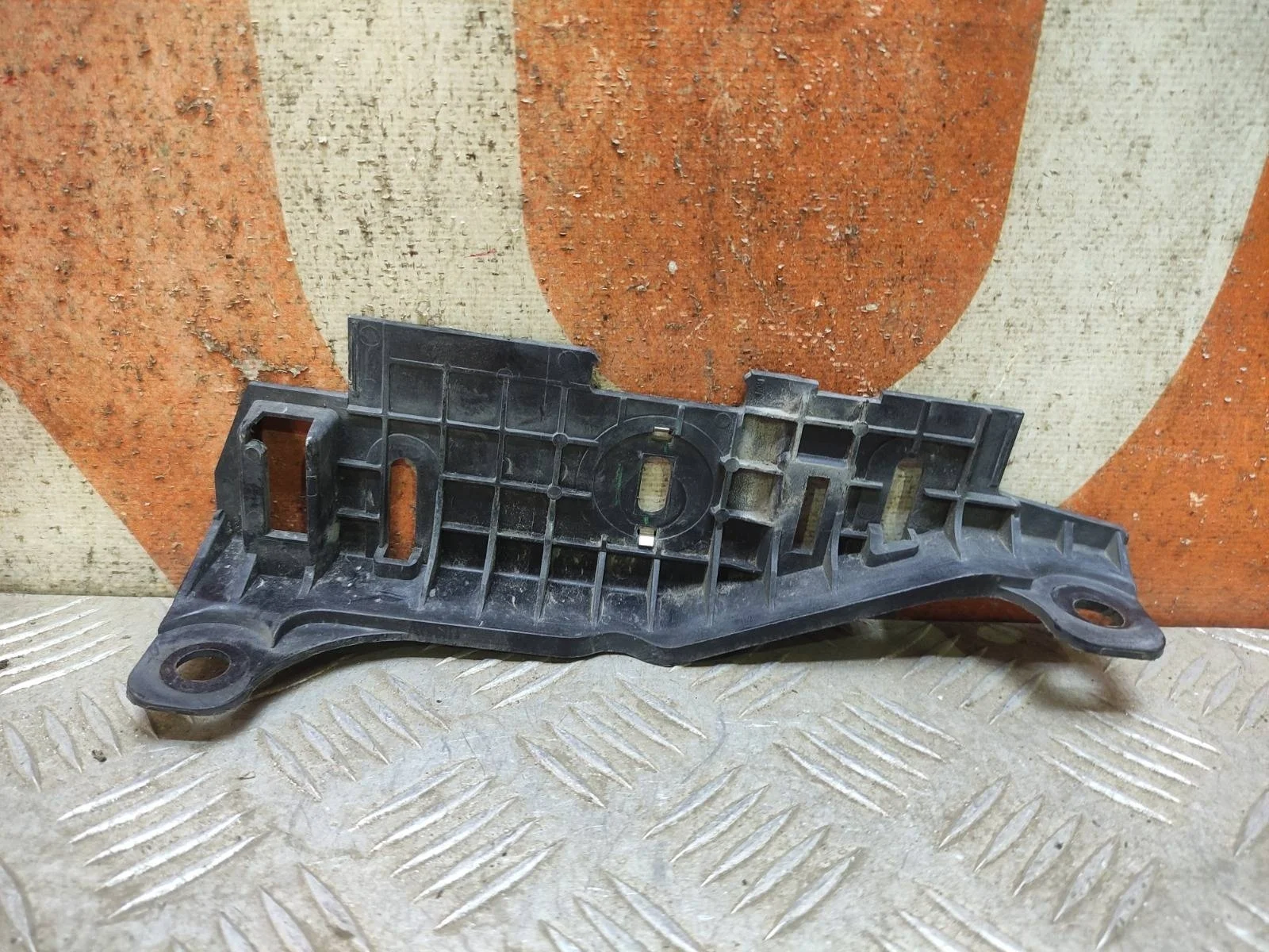 Кронштейн фонаря Land Rover Range 2012-2022 4 L405