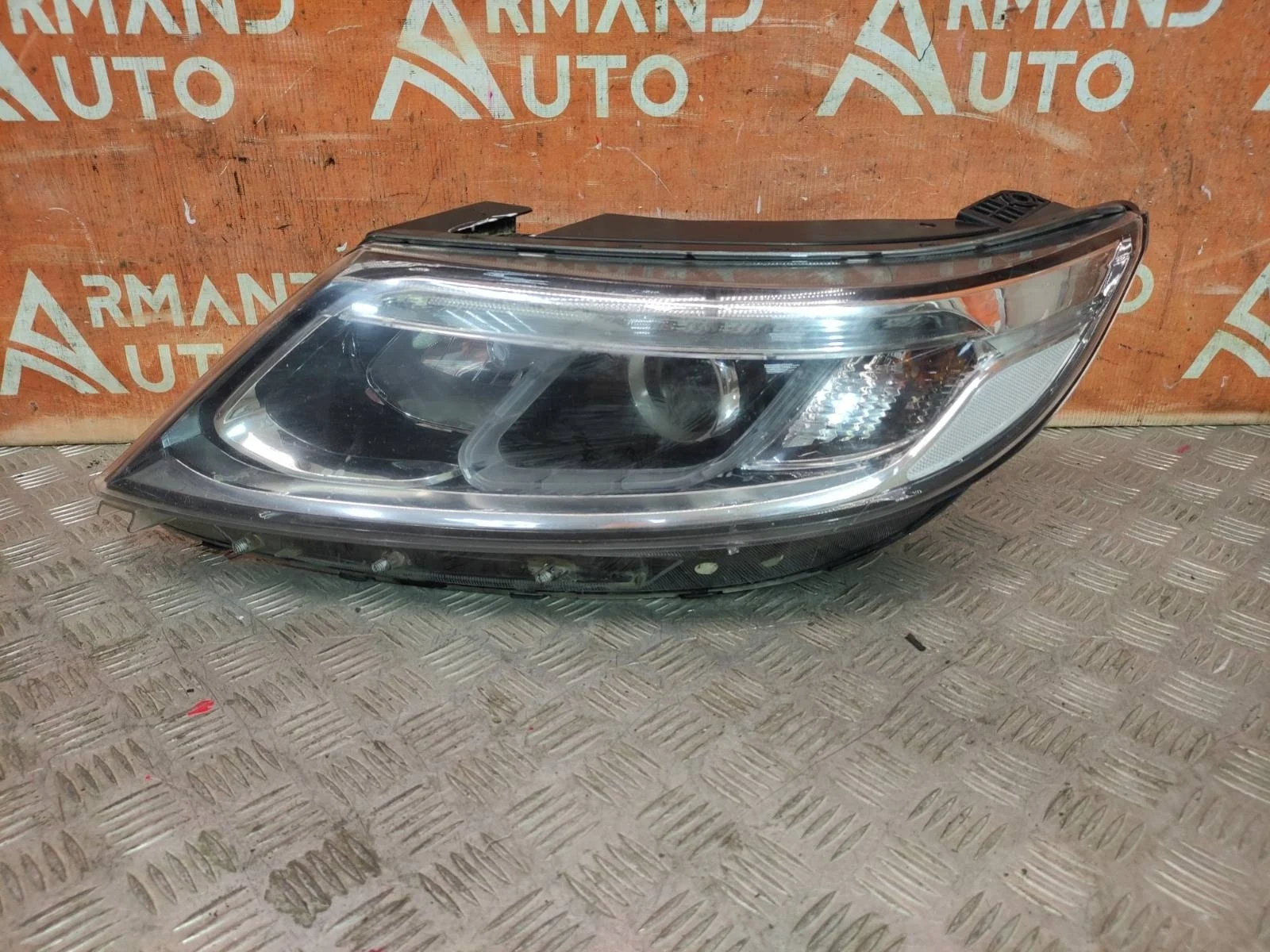 Фара KIA Sorento 2012-2019 XM